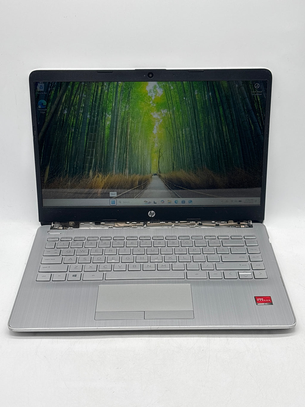 HP 14-dk1022wm 14" AMD Ryzen 3 3250U 4GB RAM 128GB SSD Silver - READ