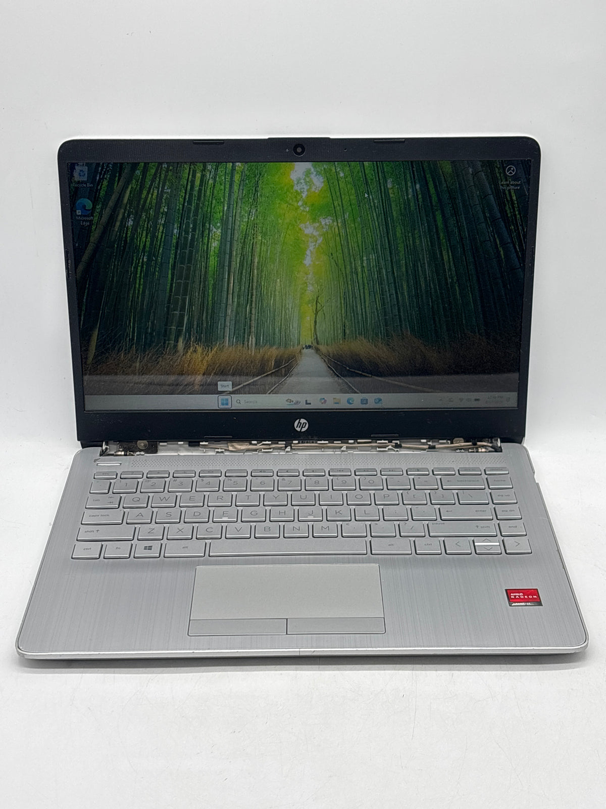 HP 14-dk1022wm 14" AMD Ryzen 3 3250U 4GB RAM 128GB SSD Silver - READ