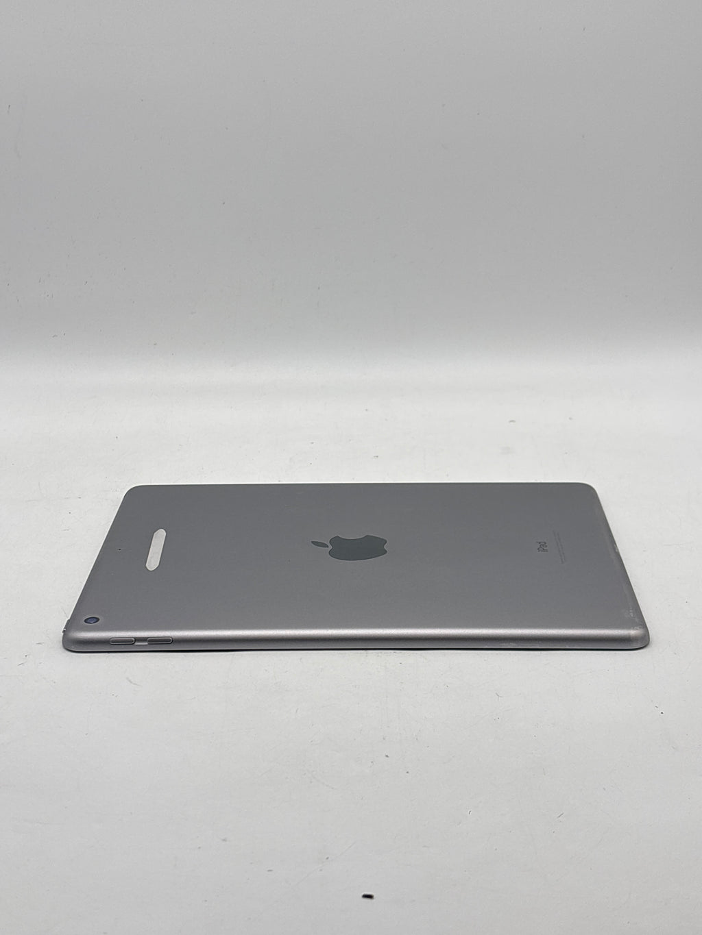 Apple iPad 6th Gen 9.7" A10 Fusion 32GB Wi-Fi Space Gray - Used