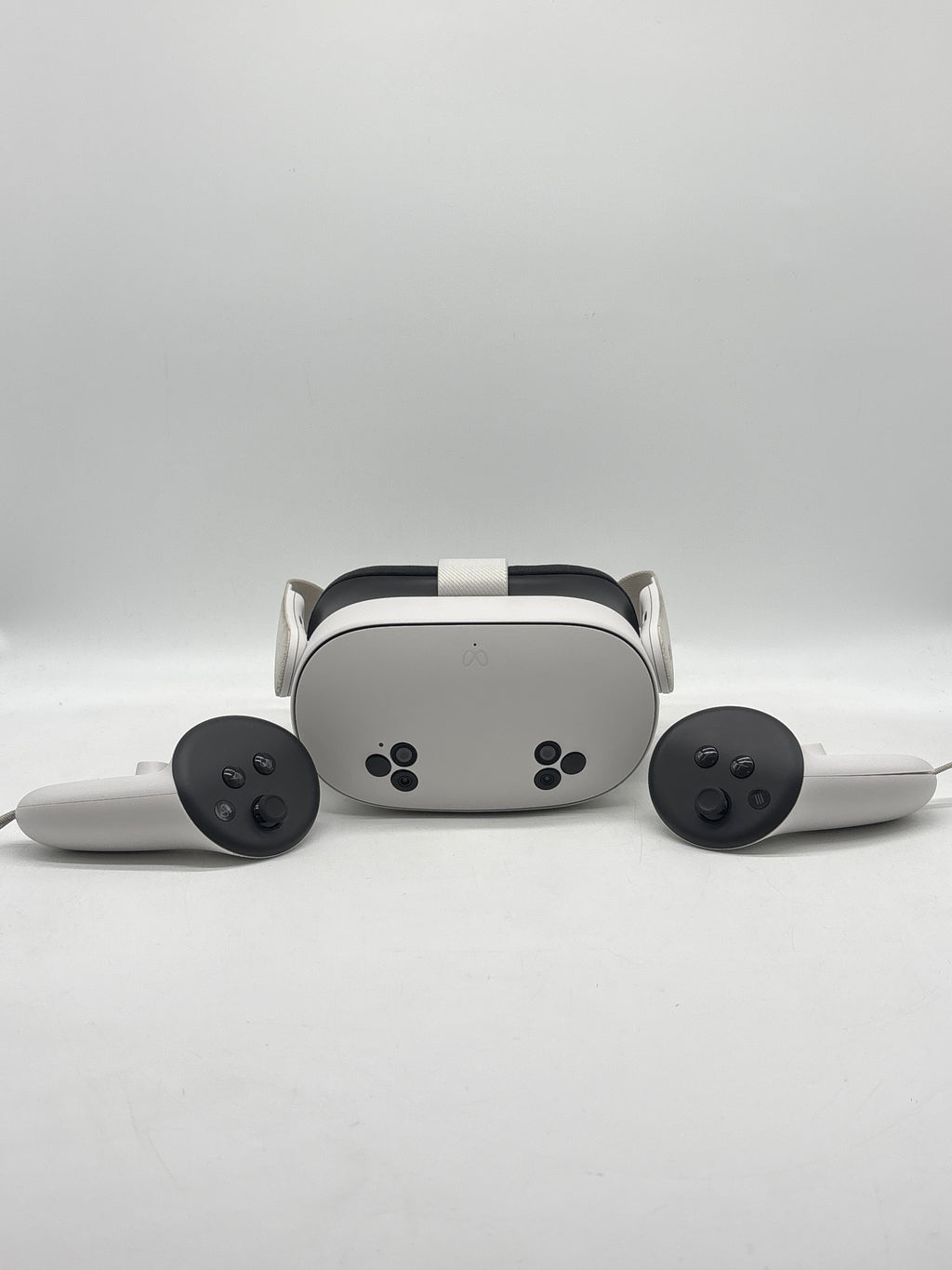 Meta Quest 3S 128GB Standalone All-in-One VR Headset P97 - Used with Box