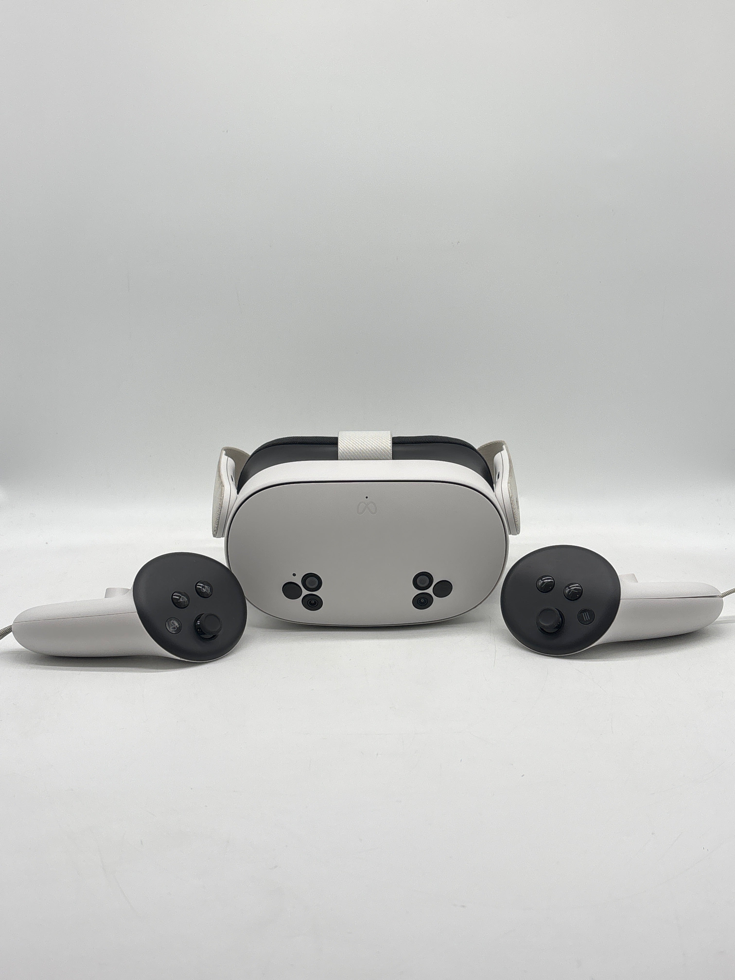 Meta Quest 3S 128GB Standalone All-in-One VR Headset P97 - Used with Box