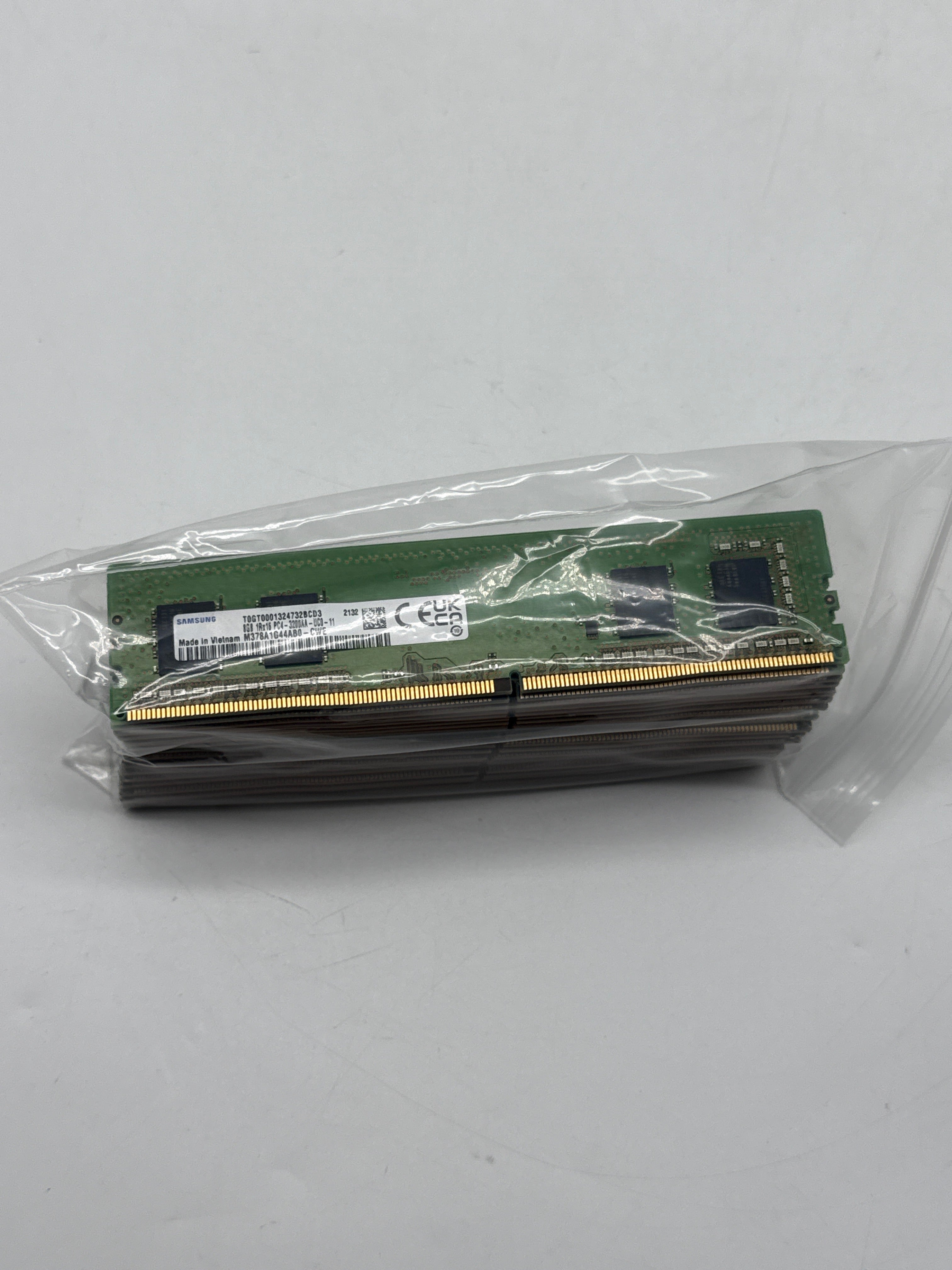 Lot of 20 Samsung 8GB DDR4-3200 288-Pin Non-ECC UDIMM M378A1G44AB0-CWE - Used