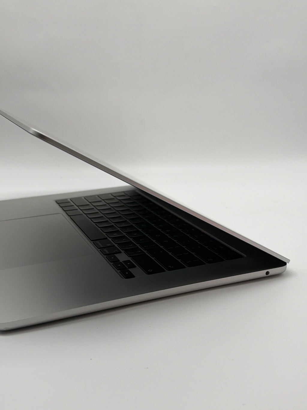 Apple MacBook Air 15in A3448 M5 24GB RAM 1TB SSD Silver - Used