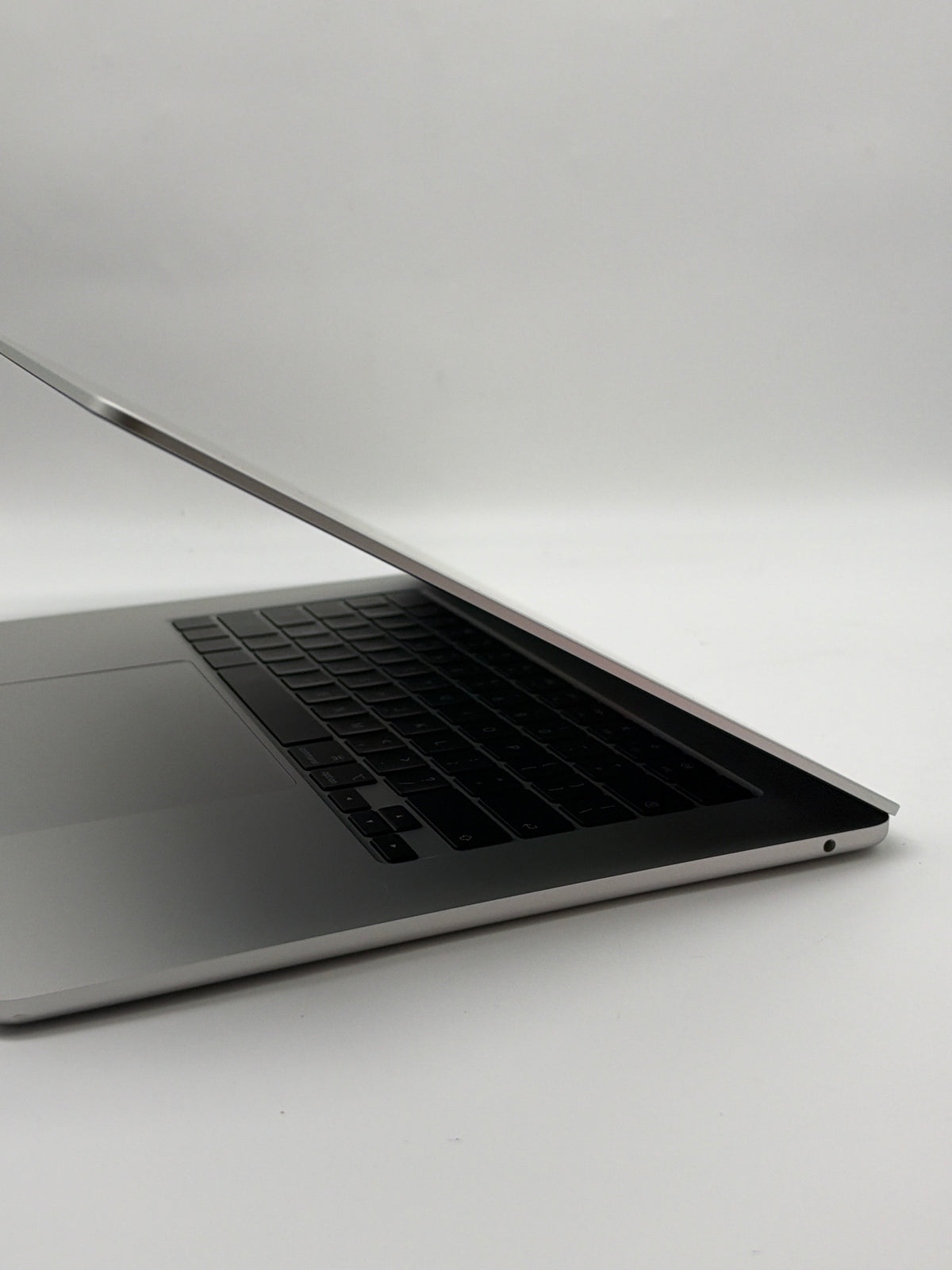Apple MacBook Air 15in A3448 M5 24GB RAM 1TB SSD Silver - Used