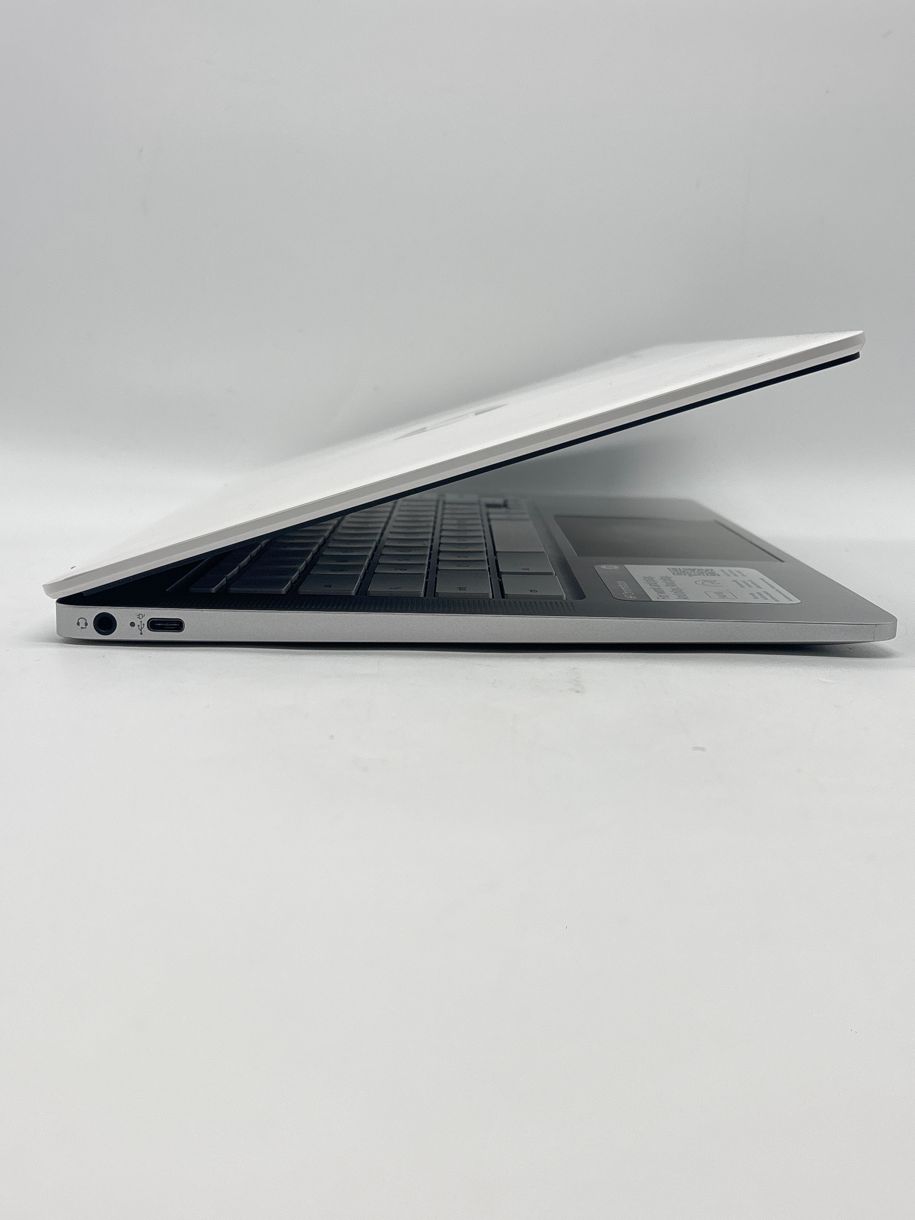 HP Chromebook 14A-ND0040NR AMD 3015CE 4GB RAM 32GB eMMC