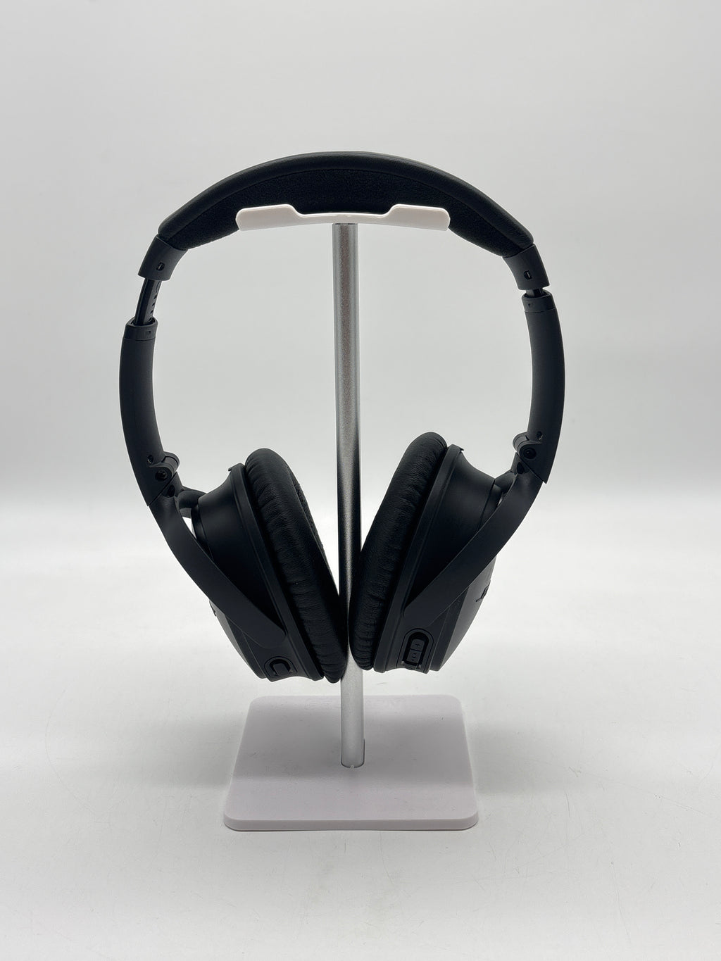 Bose QuietComfort 35 QC35 Wireless Noise Cancelling Headphones – Case & Charger