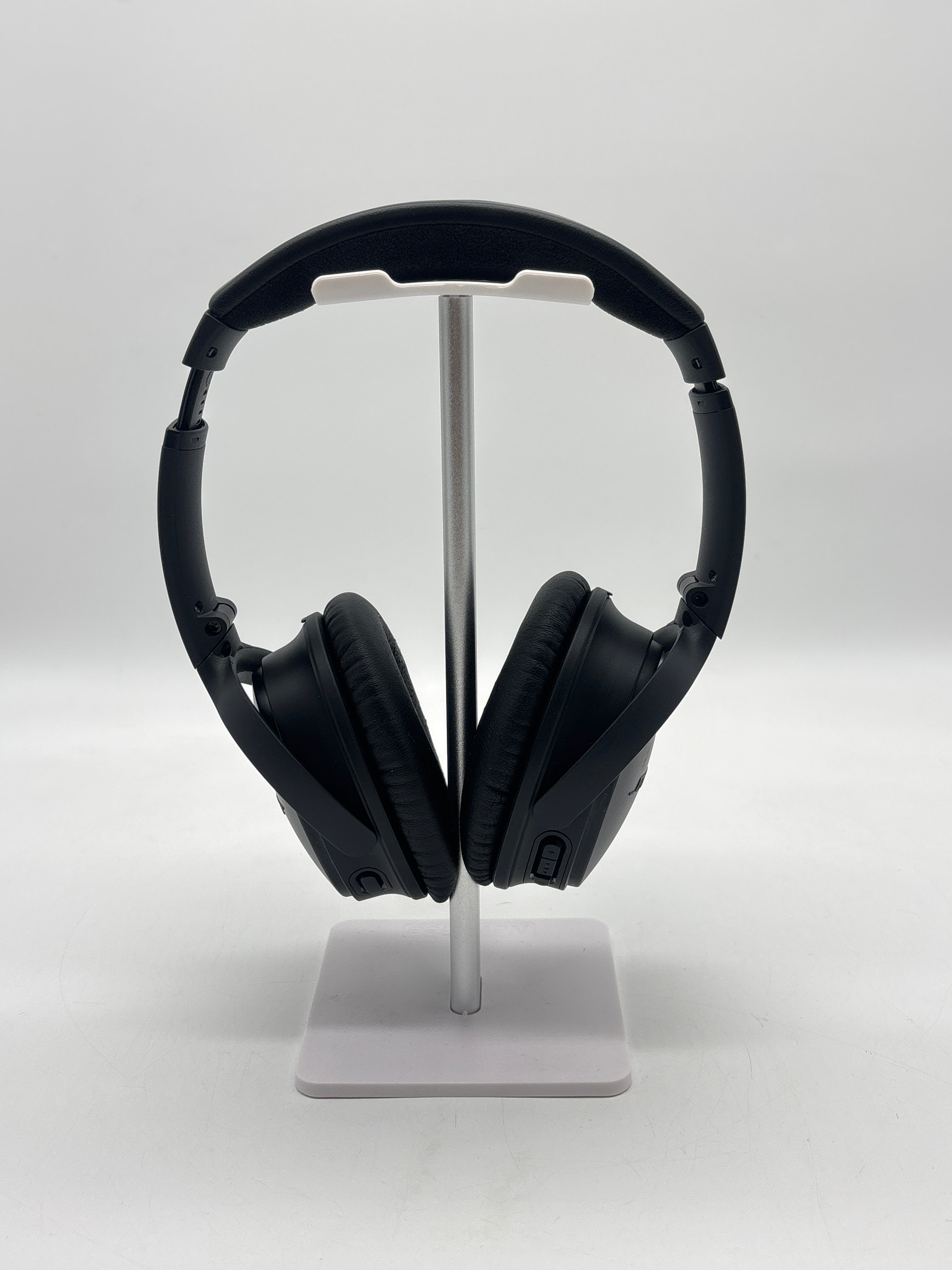 Bose QuietComfort 35 QC35 Wireless Noise Cancelling Headphones – Case & Charger