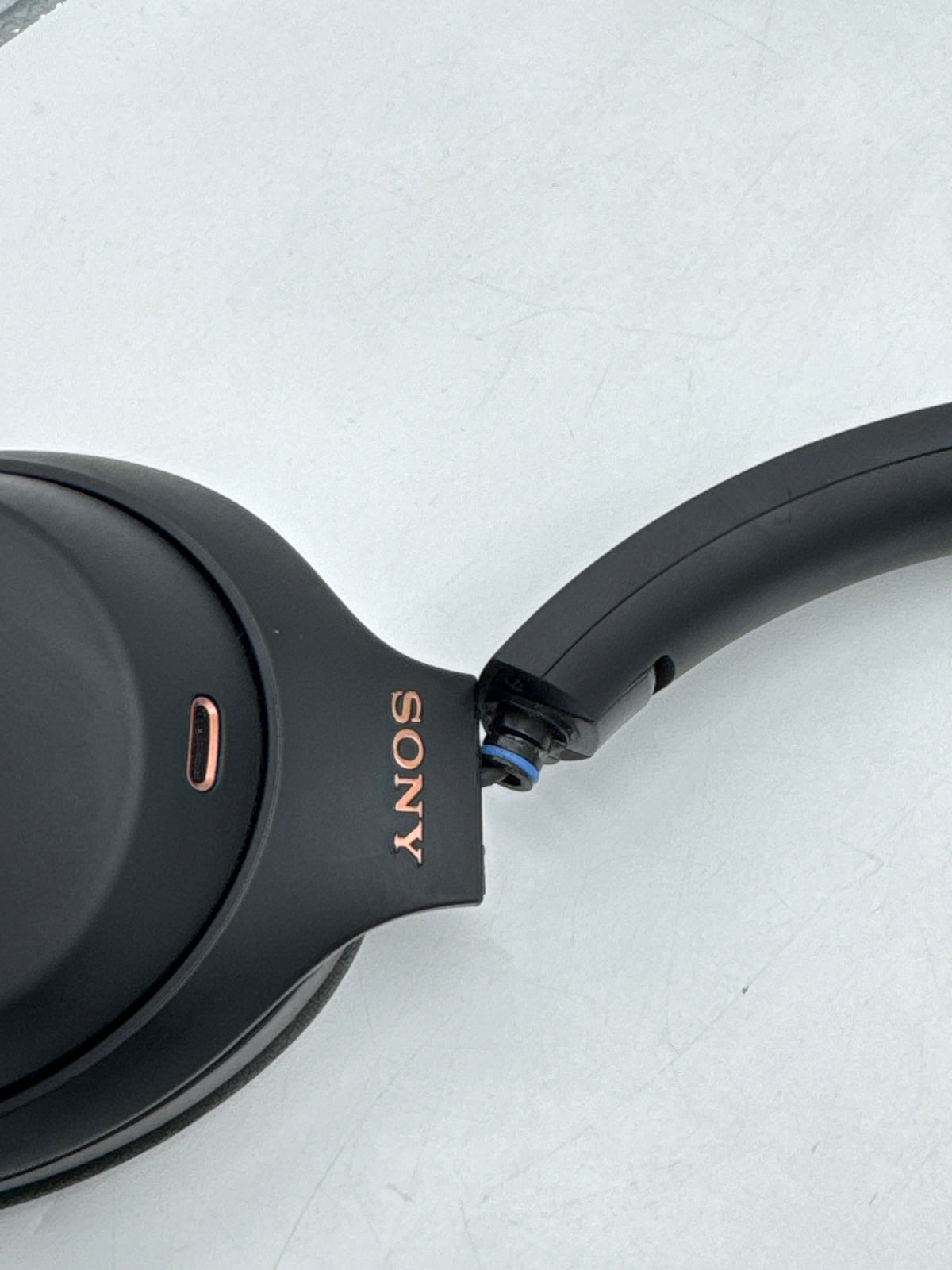 Sony WH-1000XM4 Wireless Noise Canceling Headphones Black Read