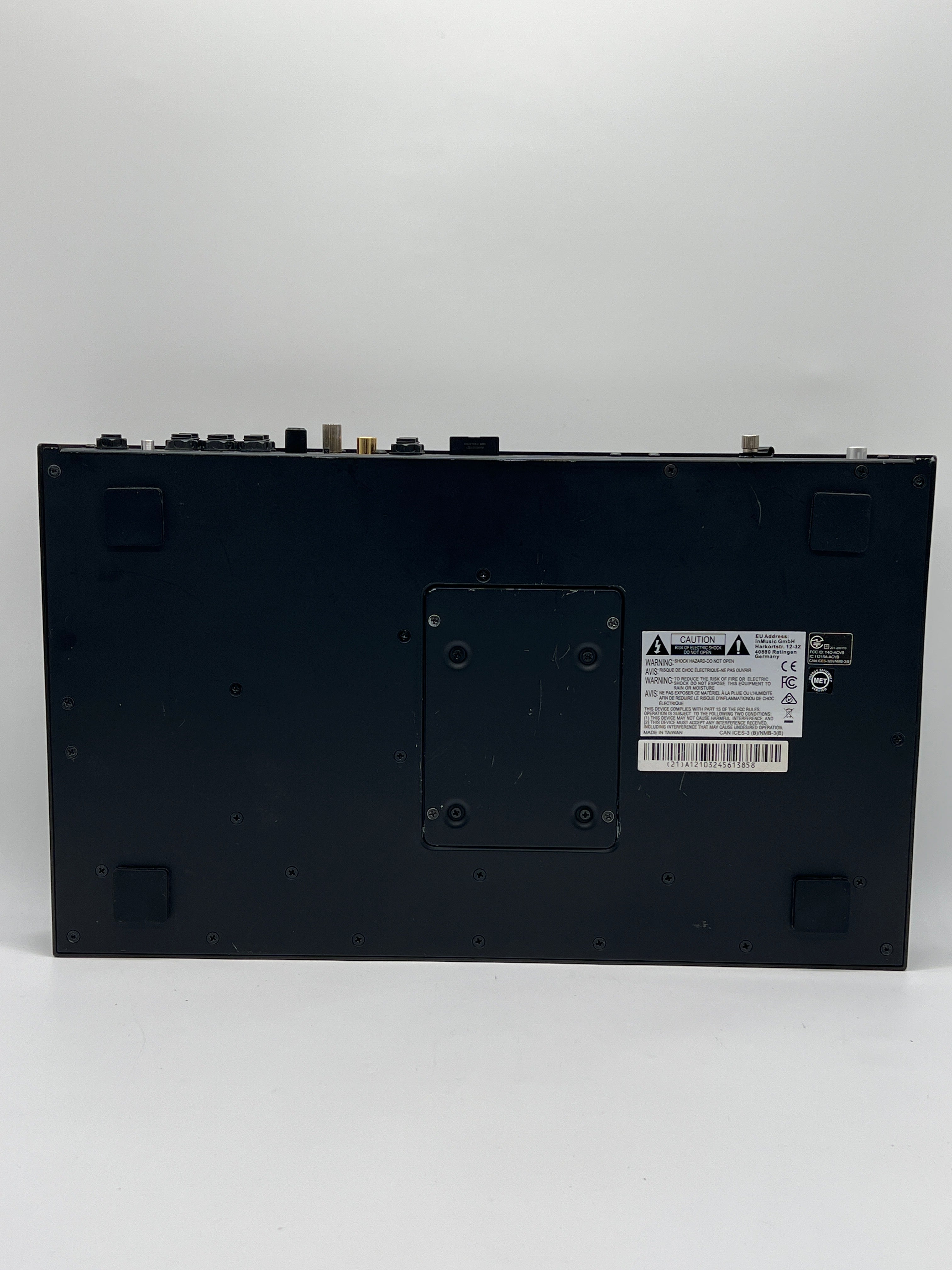 AKAI MPC LIVE 2 Akai MPC LIVE II Standalone Production Center w/ AKAI MPK Mini - Used