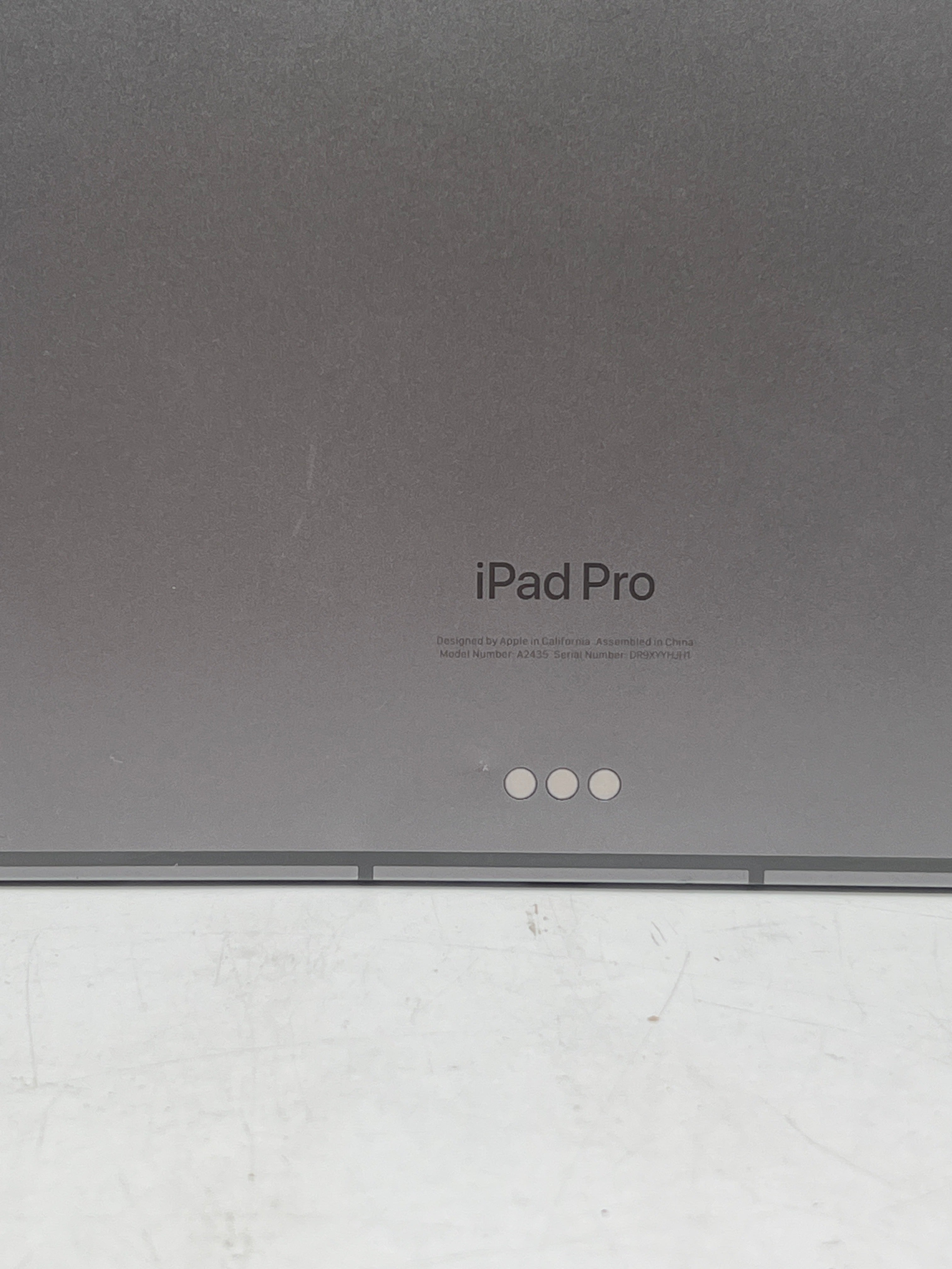 Apple iPad Pro 11" 4th Gen A2435 128GB Wi-Fi + 5G - Cracked Screen