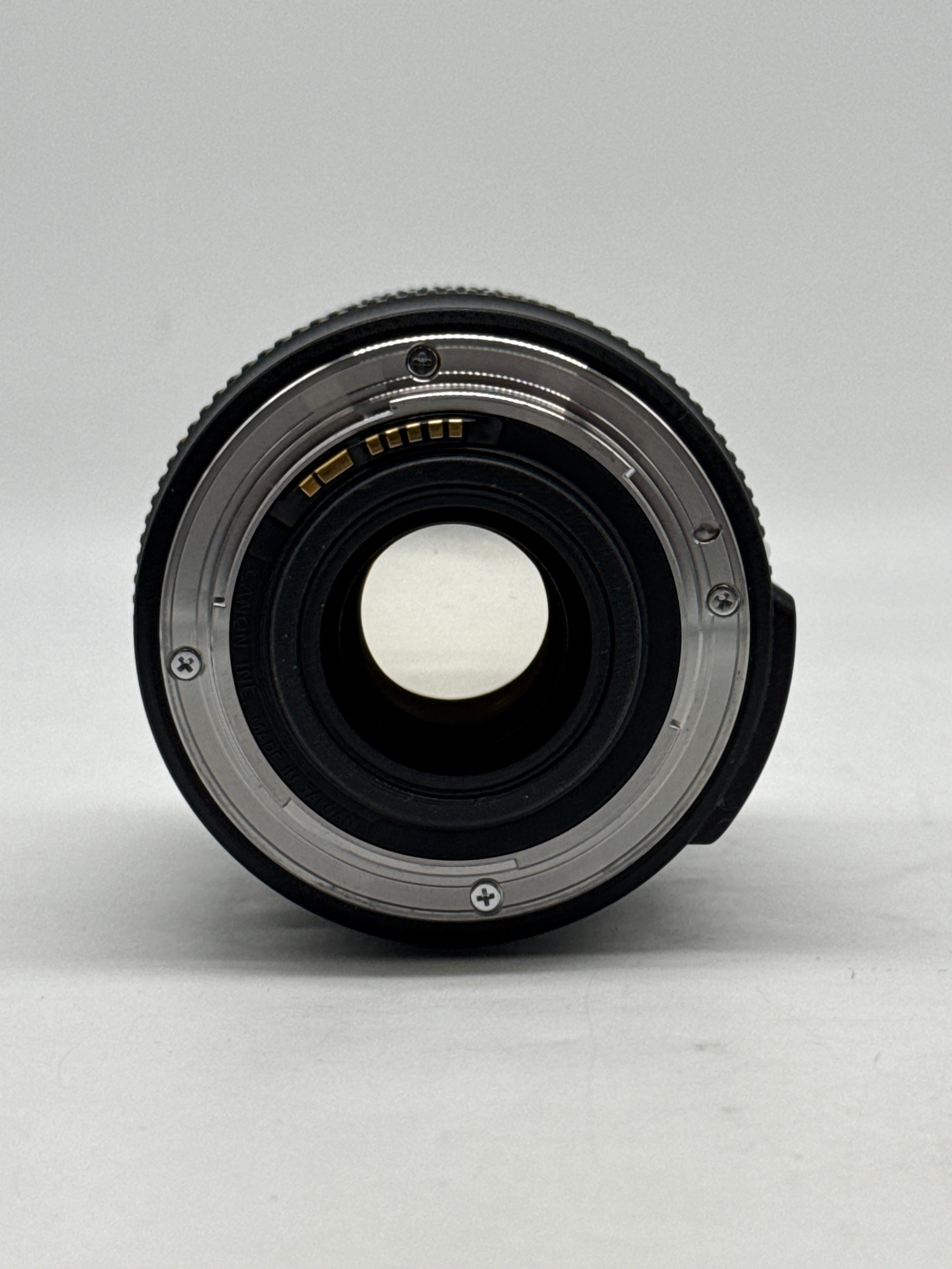 Canon EF-S 18-135mm F3.5-5.6 IS Standard Zoom Lens 67mm Black