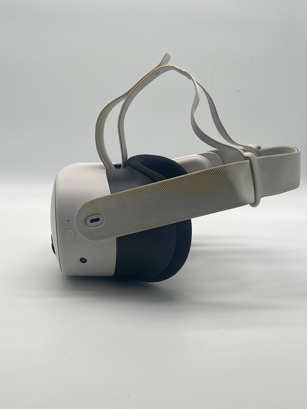 Meta Quest 3 VR Headset - For Parts - (Lens Issue)