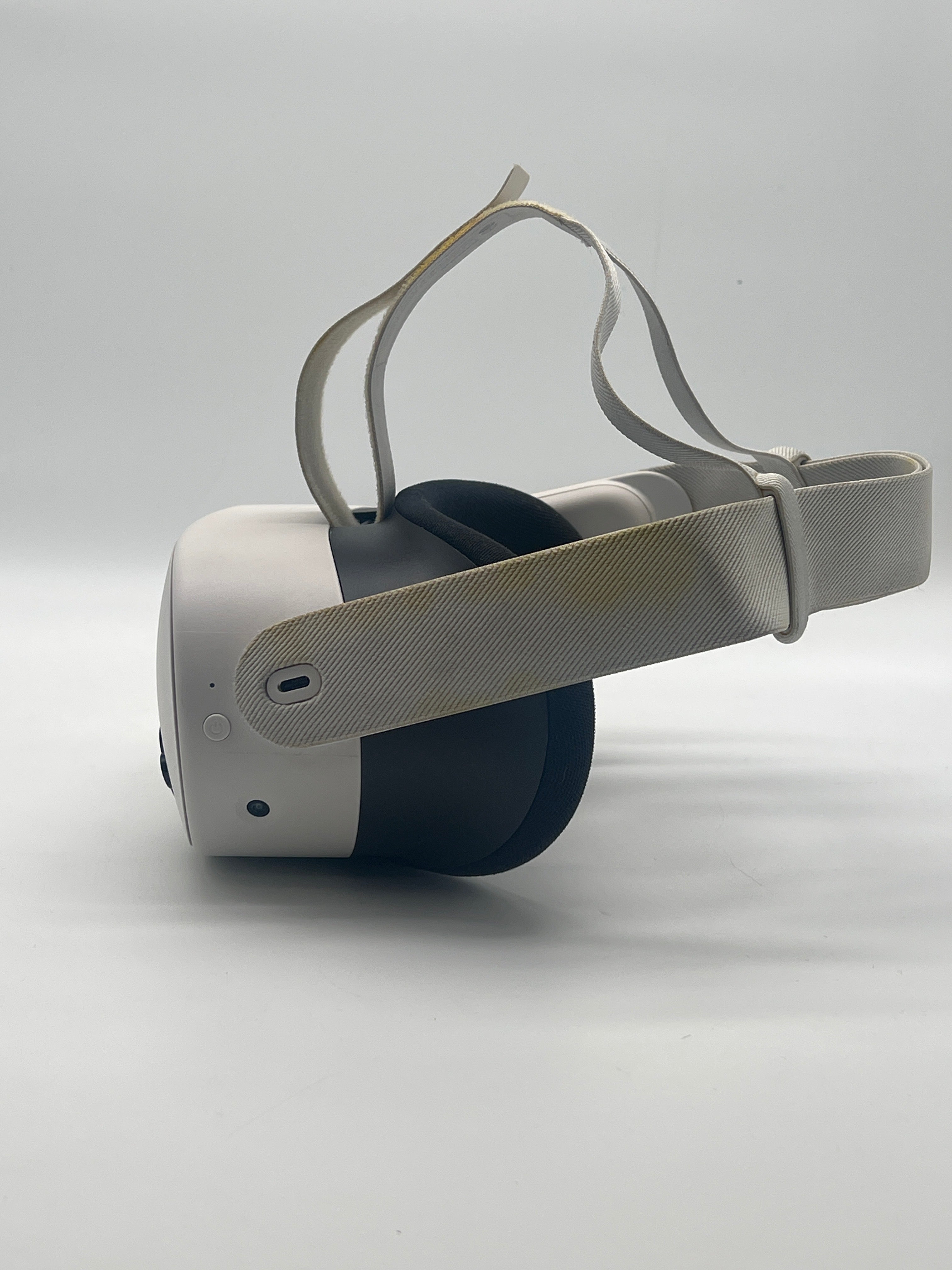 Meta Quest 3 VR Headset - For Parts - (Lens Issue)