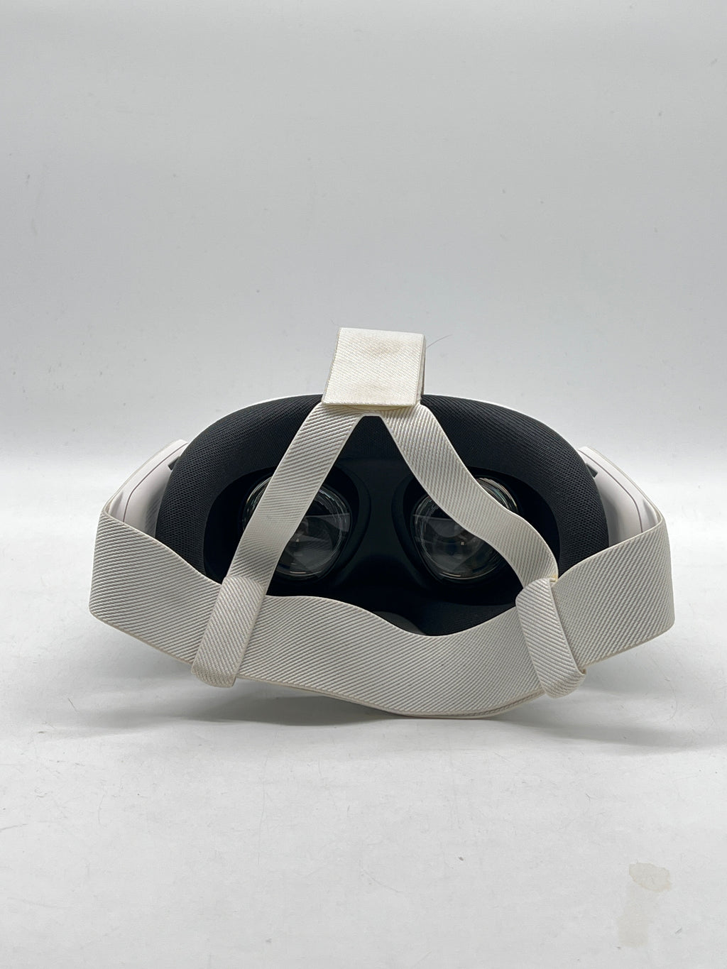Meta Quest 3S P97 128GB Standalone All-in-One VR Headset White - Used