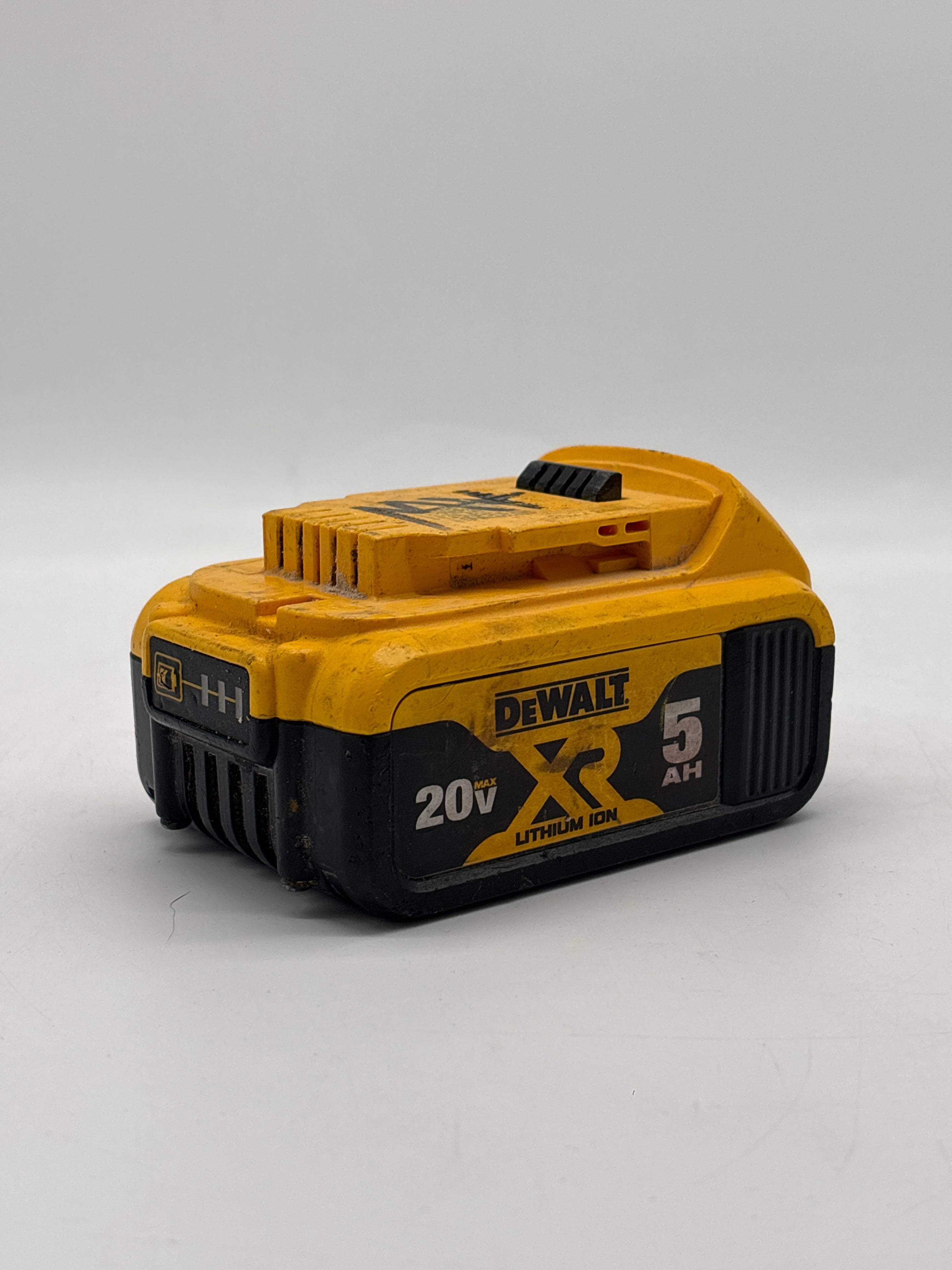 DEWALT DCS590 20V Brushless 7 1/4 in Cordless Circular Saw with Battery