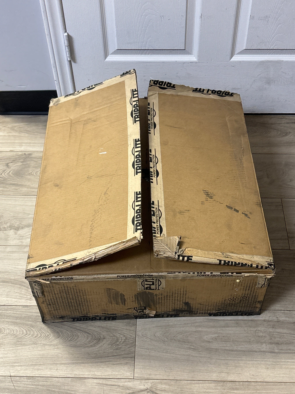 Tripp Lite Smart2200RM2U 2200VA Rack Mount UPS - Used With Box (No Mount)