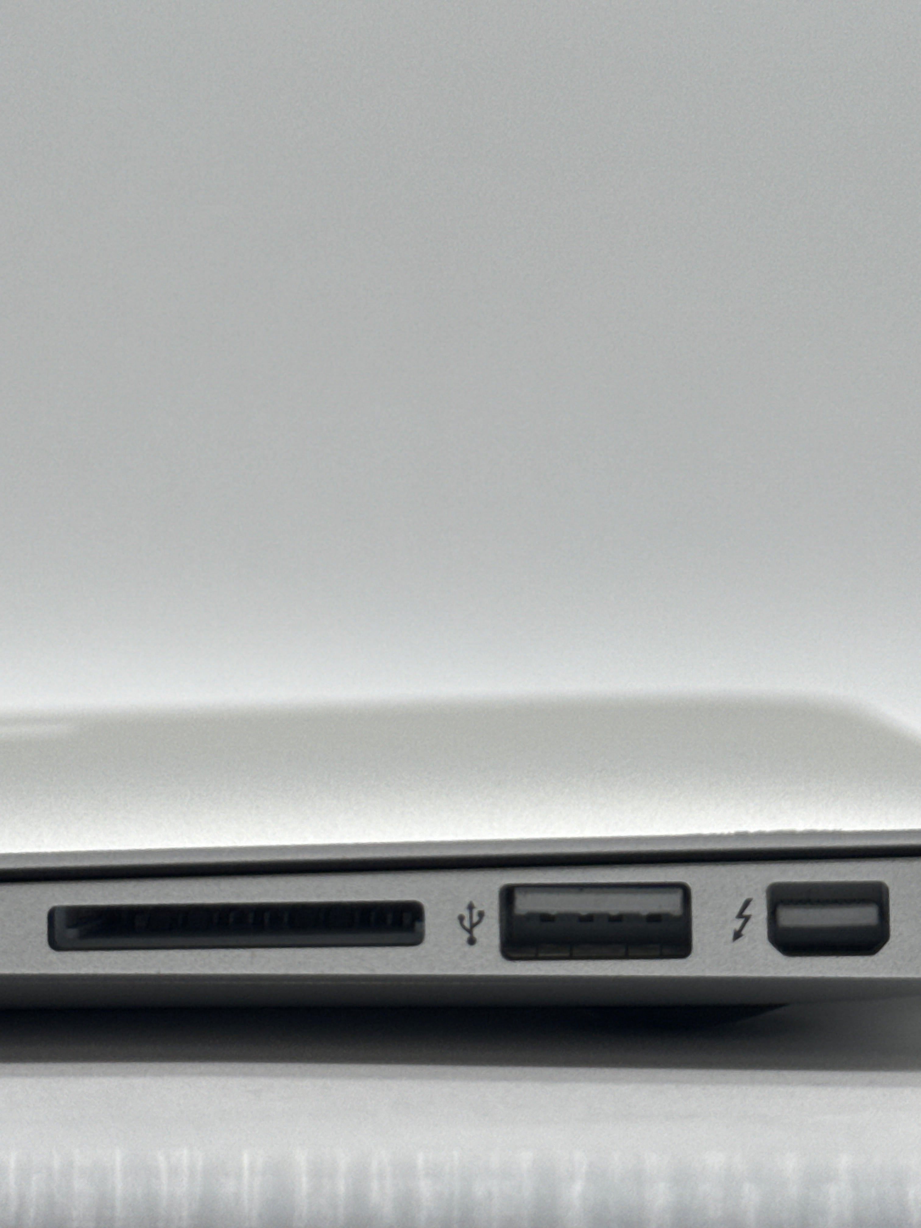 Apple MacBook Air 13" A1466 2013 i7 8GB RAM 500GB SSD - For Parts [Bad Battery]