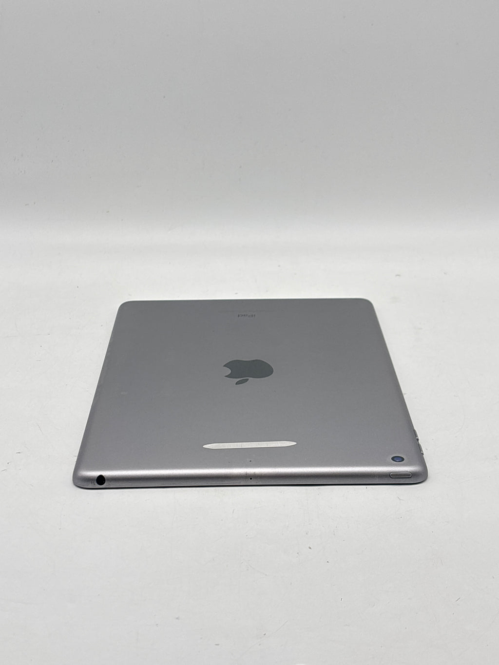 Apple iPad 6th Gen 9.7" A10 Fusion 32GB Wi-Fi Space Gray - Used