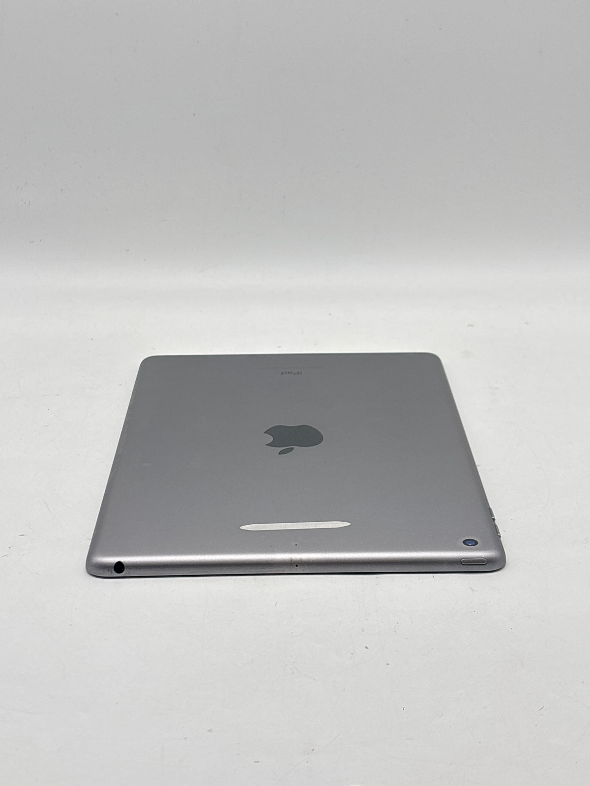 Apple iPad 6th Gen 9.7" A10 Fusion 32GB Wi-Fi Space Gray - Used