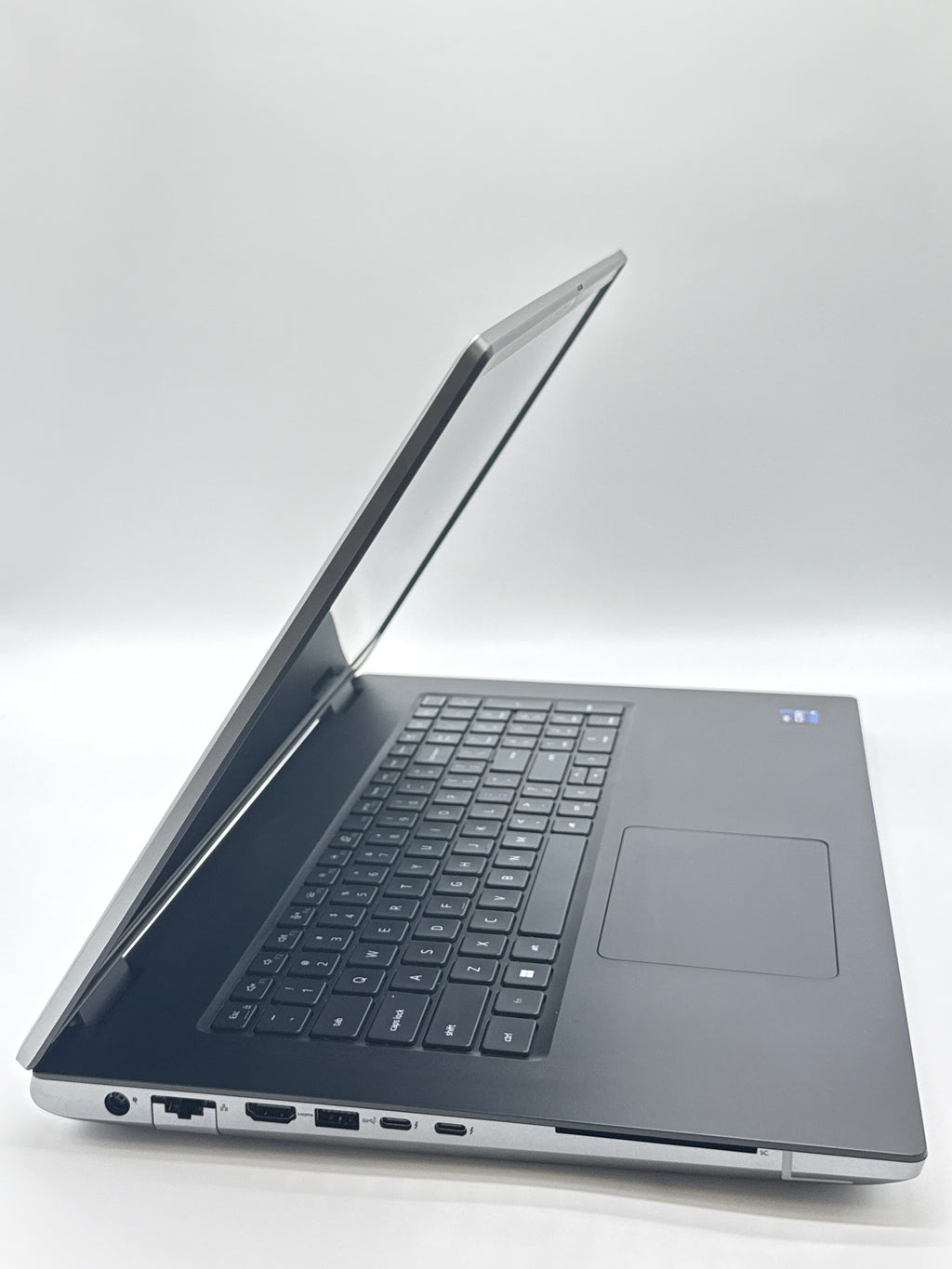 Dell Precision 7780 17.3 in Intel Core i9 64GB RAM 2TB SSD Gray