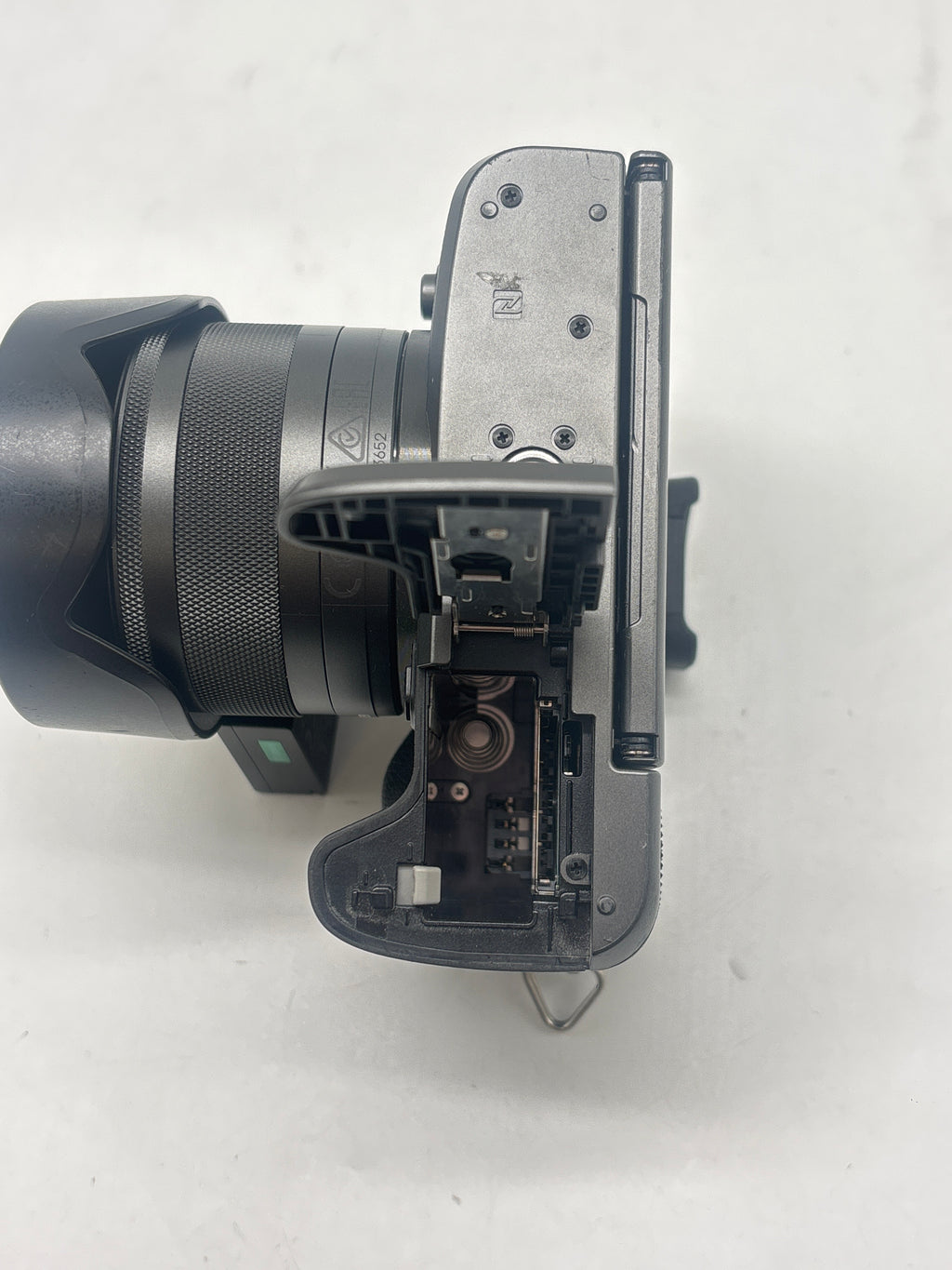 Canon EOS M5 Mirrorless w/ EF-M 15-45mm Lens Black - Used