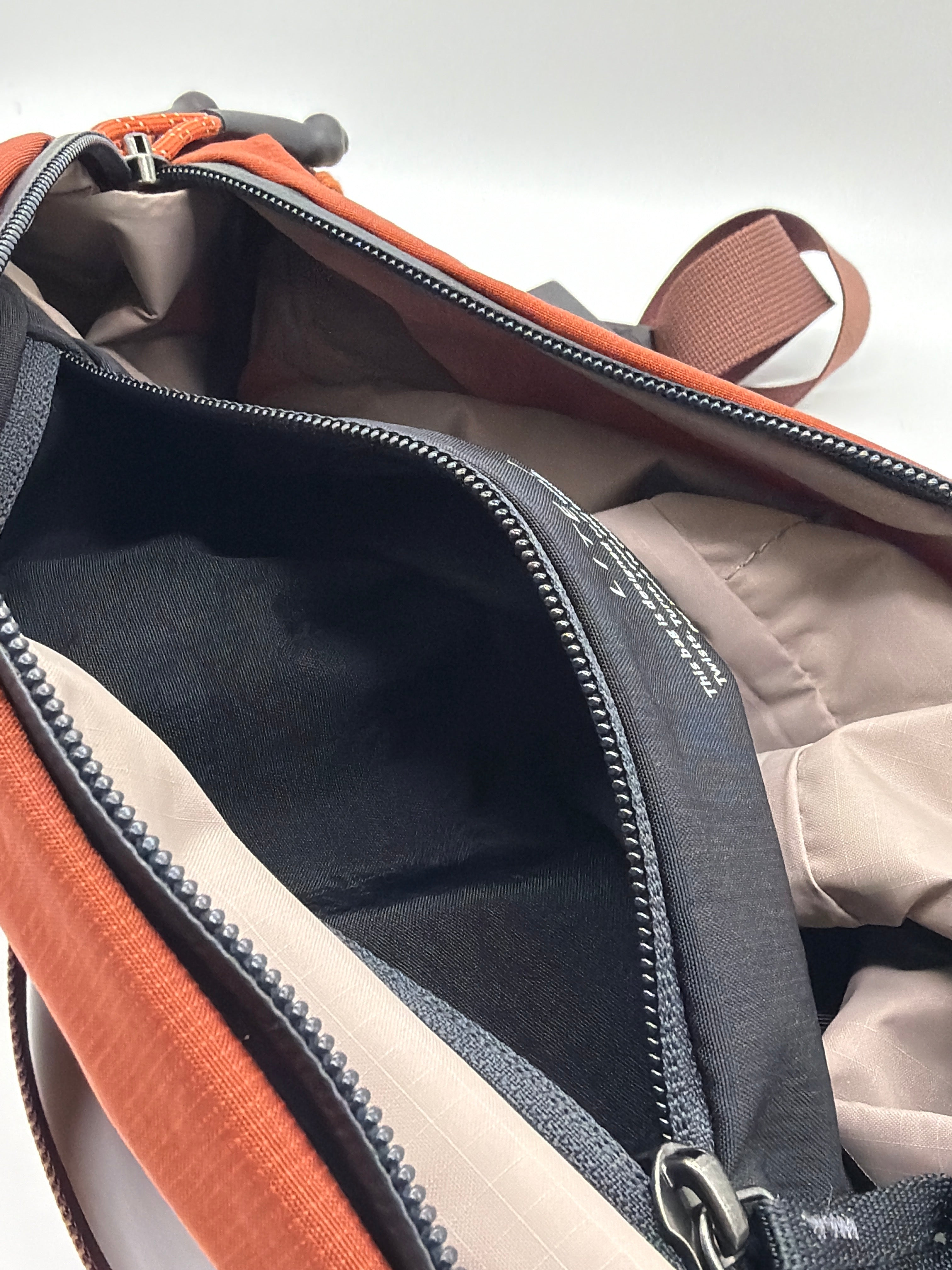 Bellroy Lite Sling 7L Black Crossbody Bag BLLA-CLY-234
