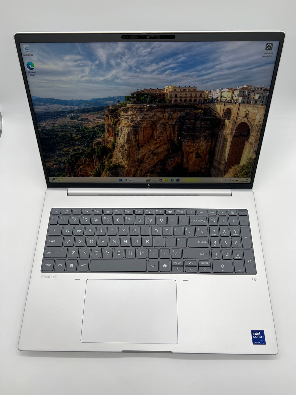 HP EliteBook 8 G1i 16 AI Ultra 7 32GB 1TB SSD Silver