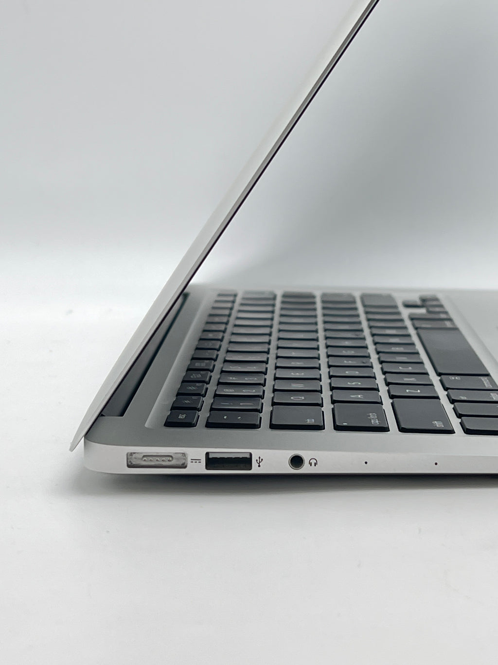 Apple MacBook Air 13" A1466 Core i5 8GB RAM 128GB SSD - For Parts (READ)