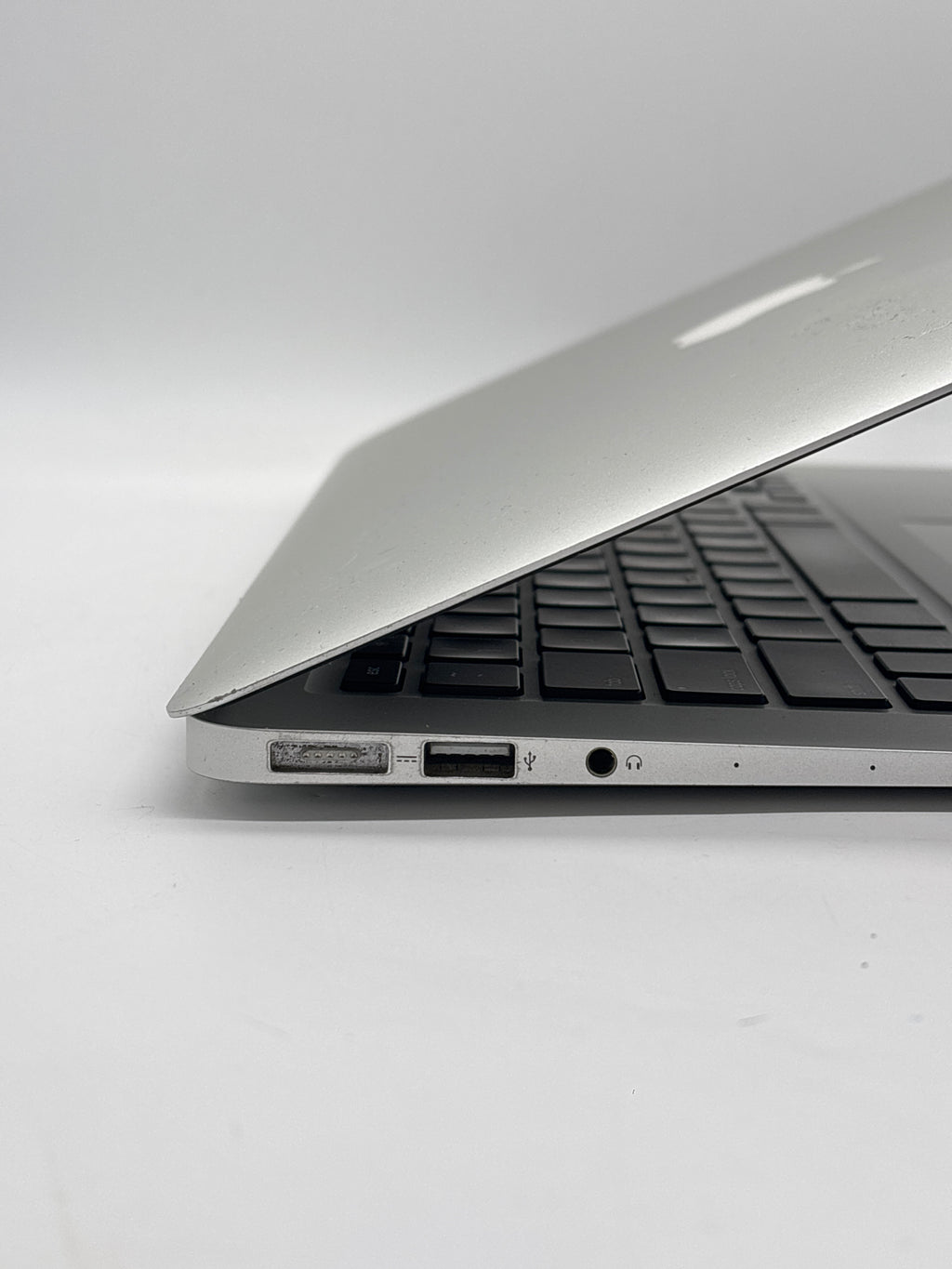 Apple MacBook Air 13" A1466 i5 4GB RAM 128GB SSD - For Parts (Read DESC)