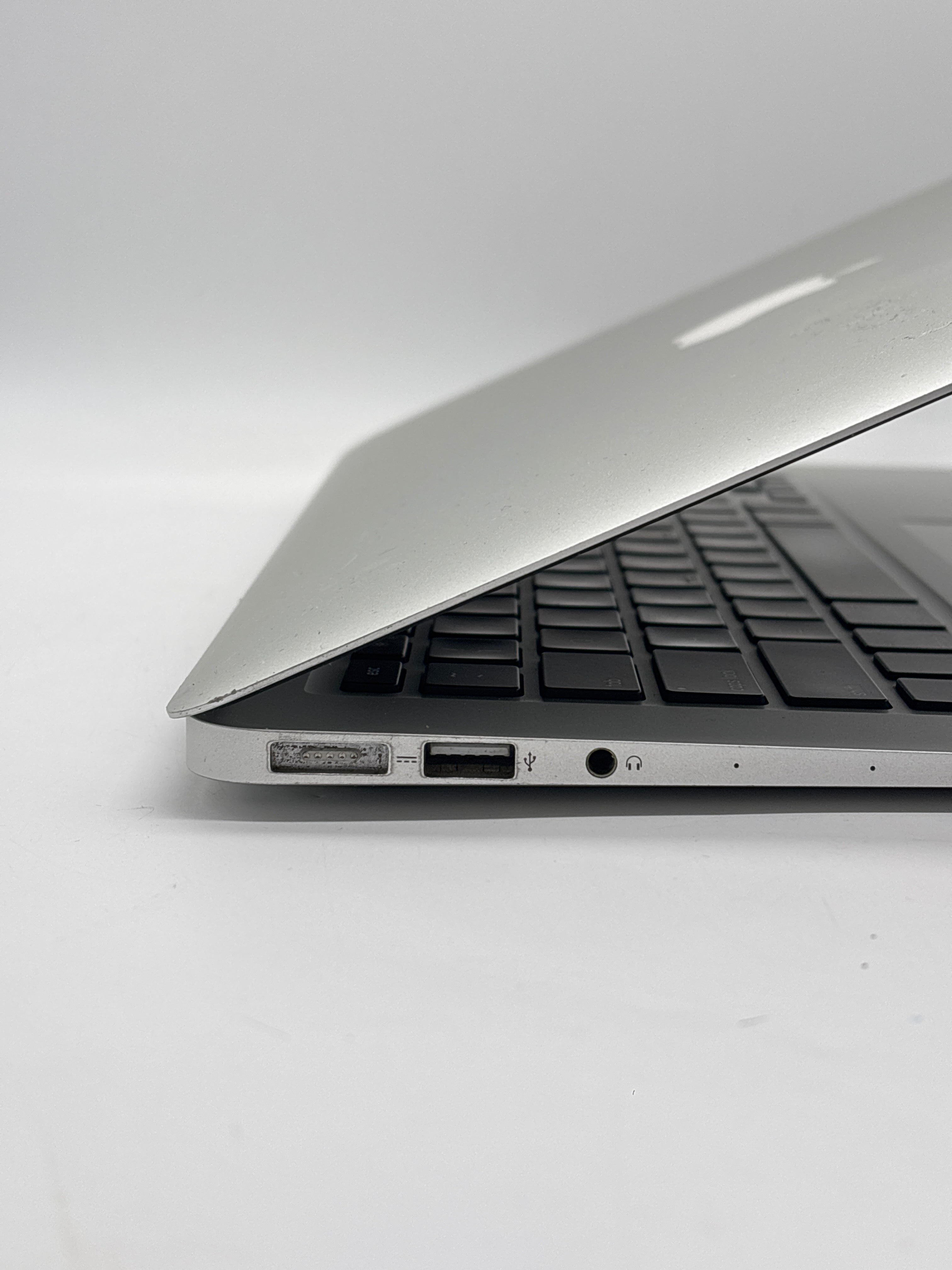 Apple MacBook Air 13" A1466 i5 4GB RAM 128GB SSD - For Parts (Read DESC)