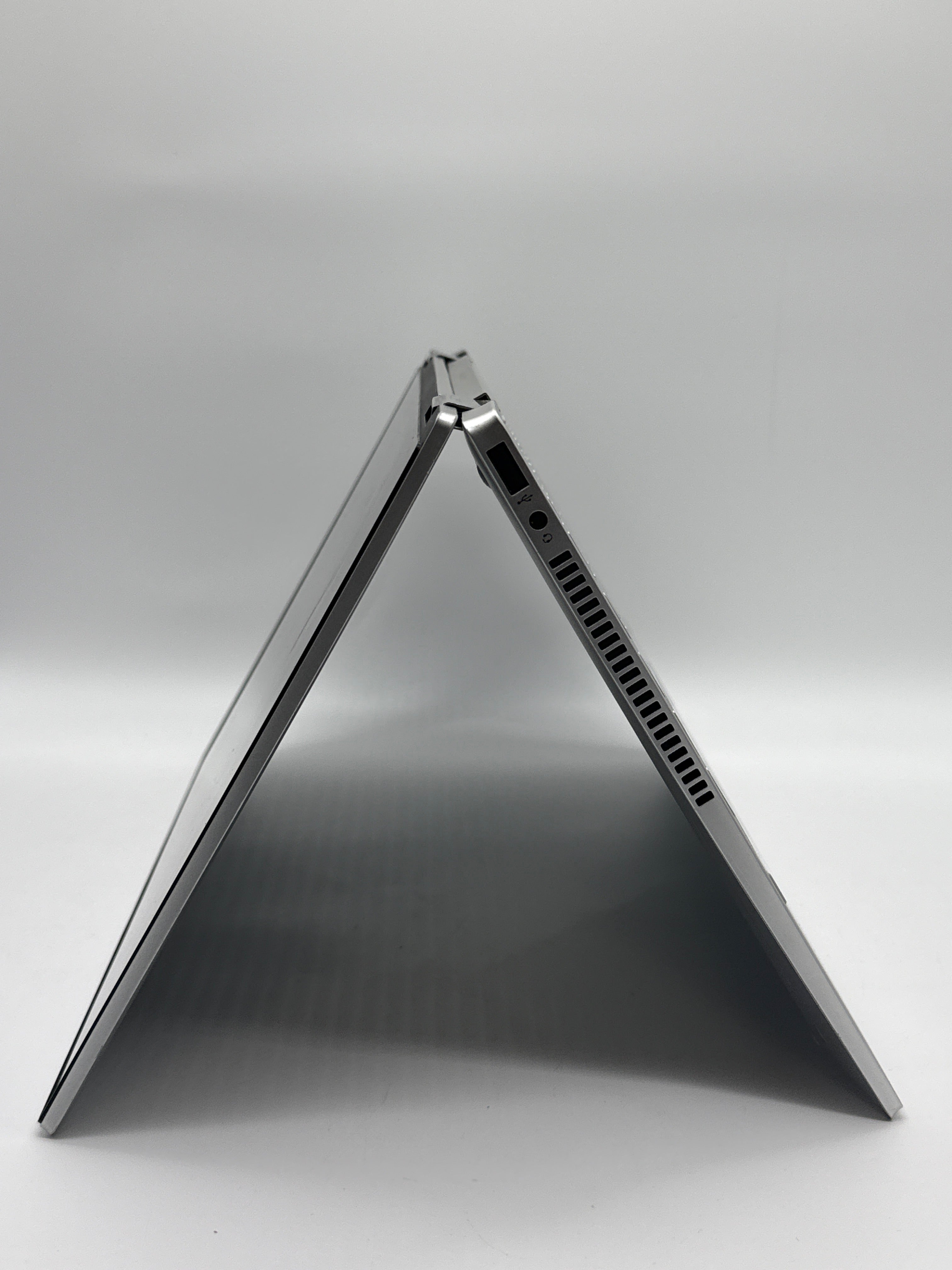 HP Pavilion x360 14-dw1010wm i5-1135G7 8GB RAM 256GB SSD