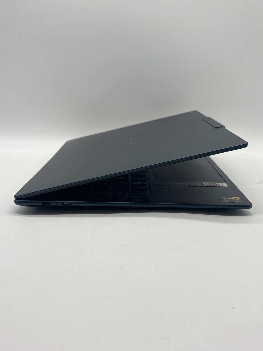Lenovo Yoga Slim 7 14Q8X9 Snapdragon X Elite X1E78100 16GB RAM 512GB SSD