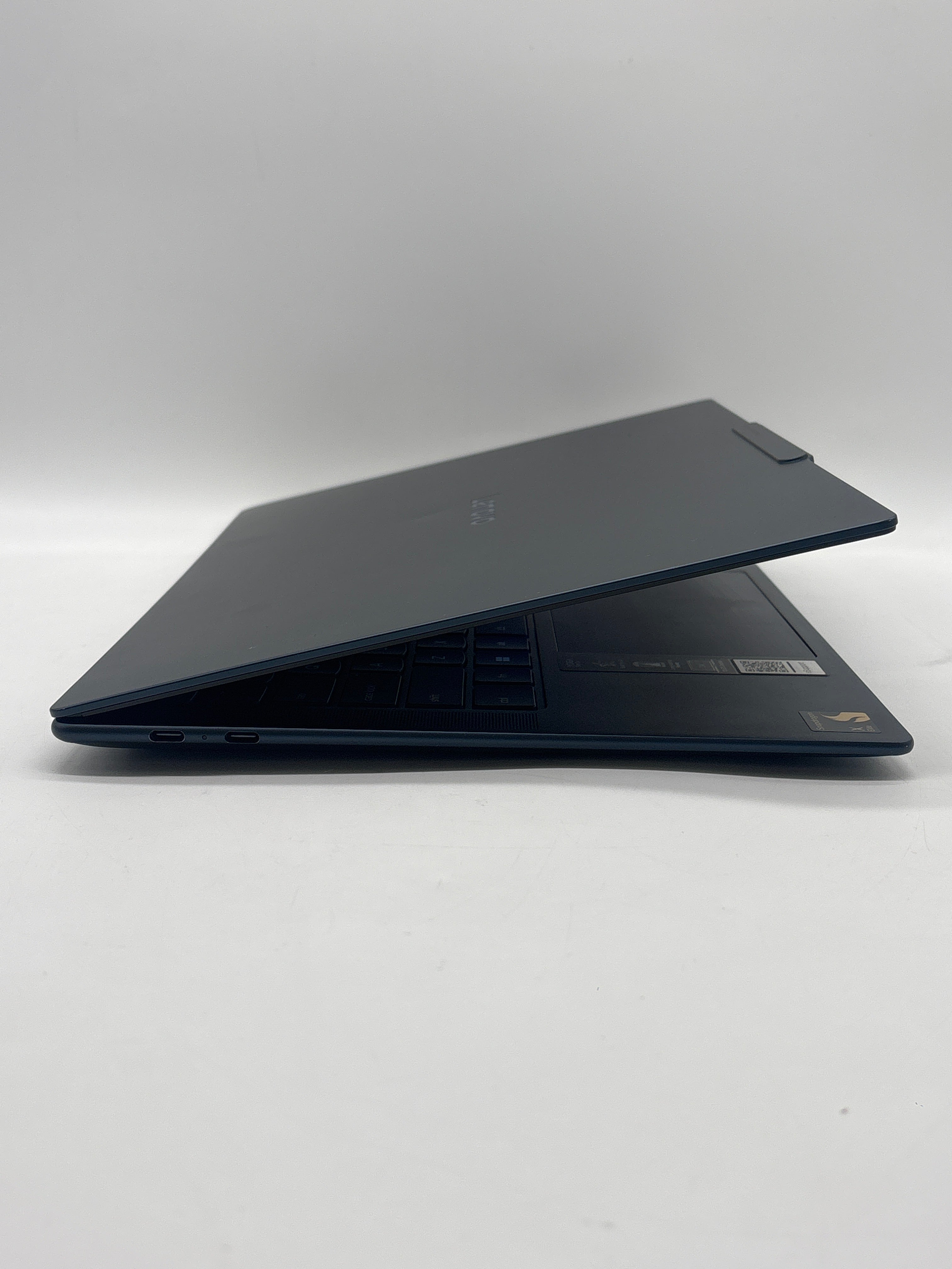 Lenovo Yoga Slim 7 14Q8X9 Snapdragon X Elite X1E78100 16GB RAM 512GB SSD