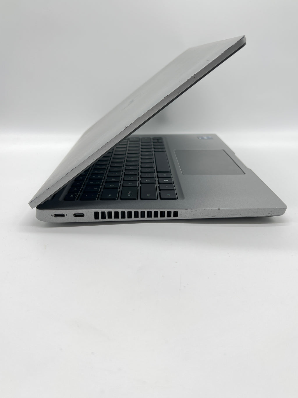 Dell Latitude 5430 14 in Intel Core i7 12th Gen 32 GB RAM 512 GB SSD Silver Used
