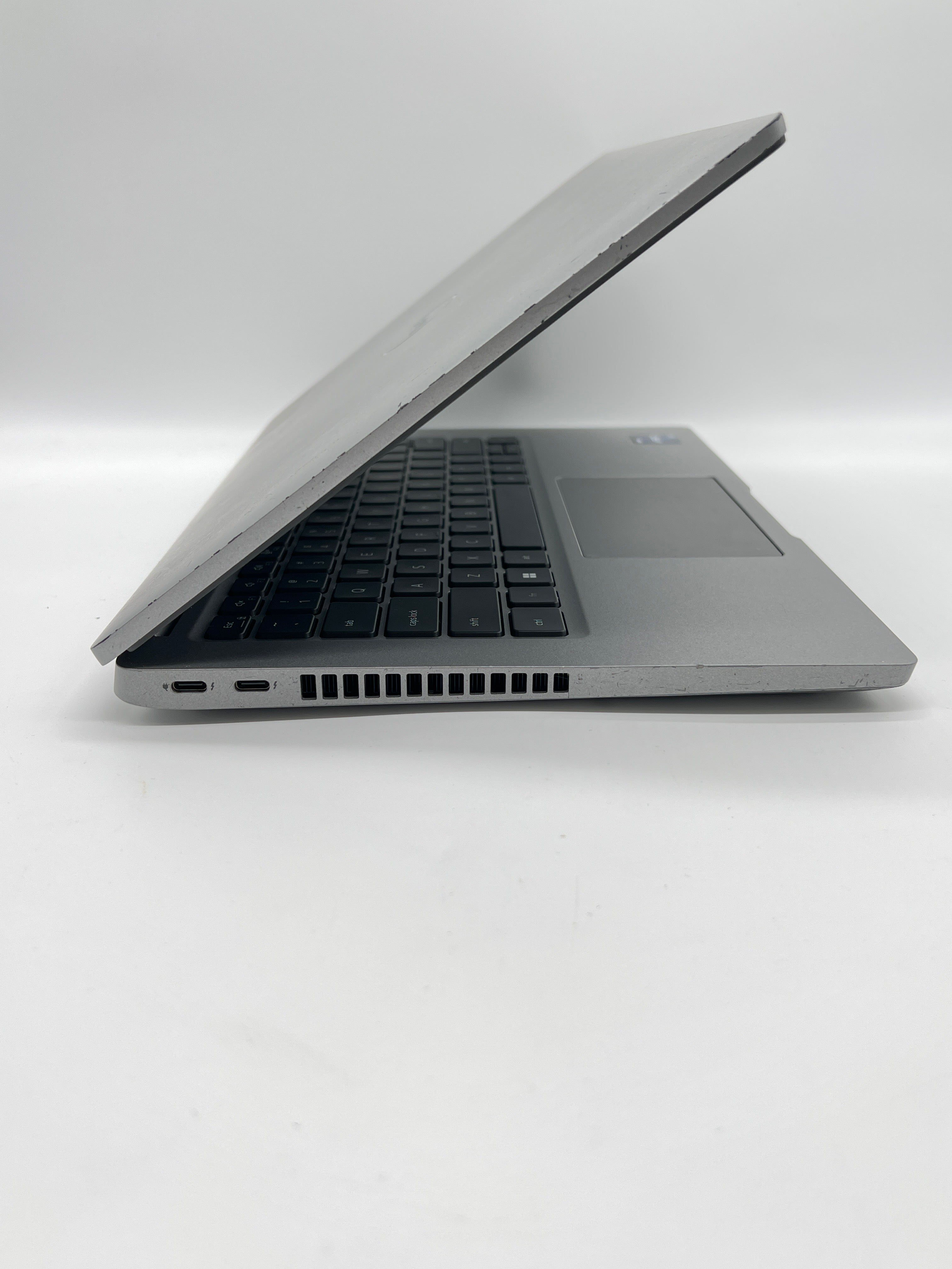 Dell Latitude 5430 14 in Intel Core i7 12th Gen 32 GB RAM 512 GB SSD Silver Used