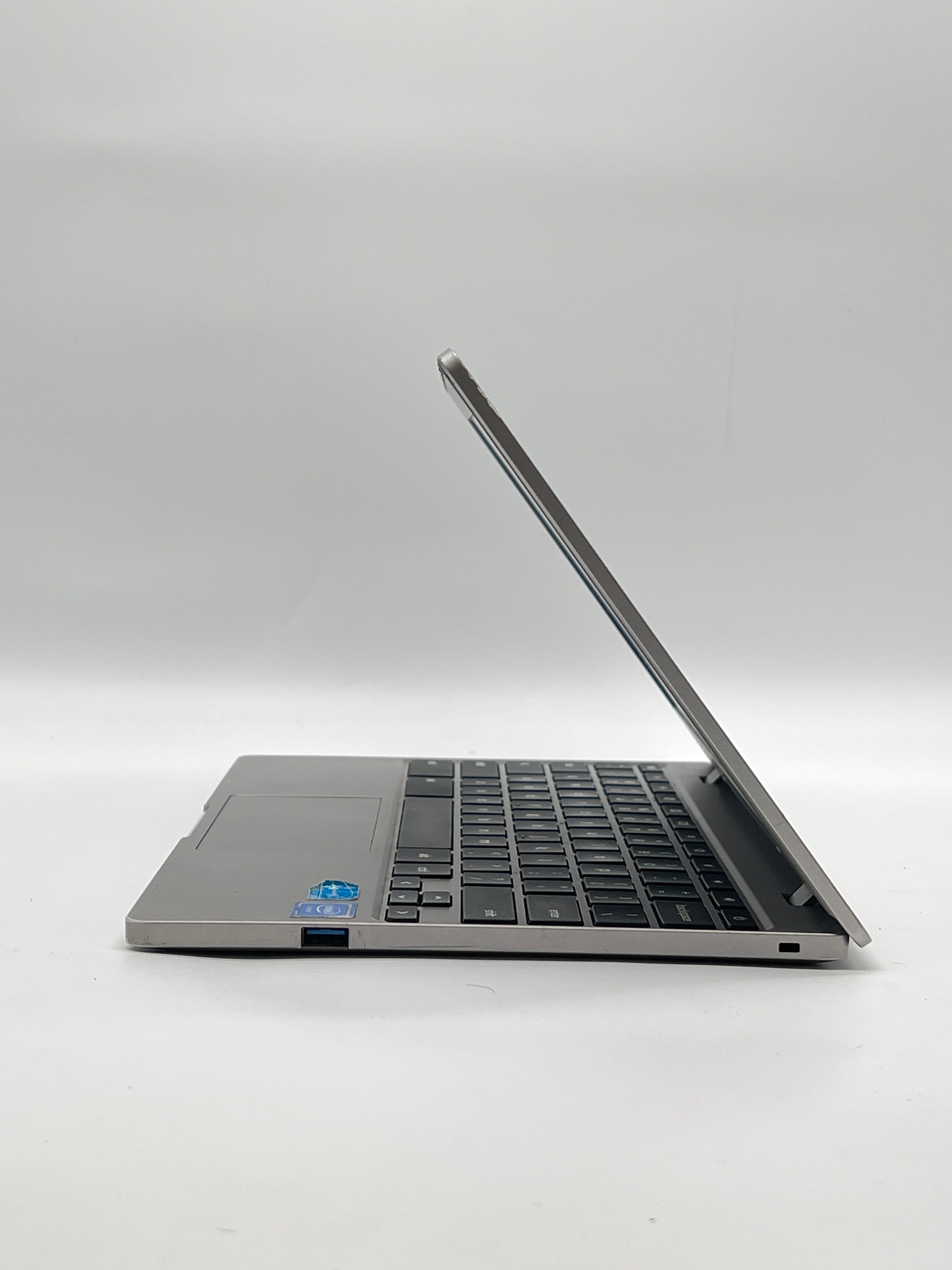 Samsung Chromebook XE350XBA Celeron 4GB RAM 32GB eMMC - For Parts