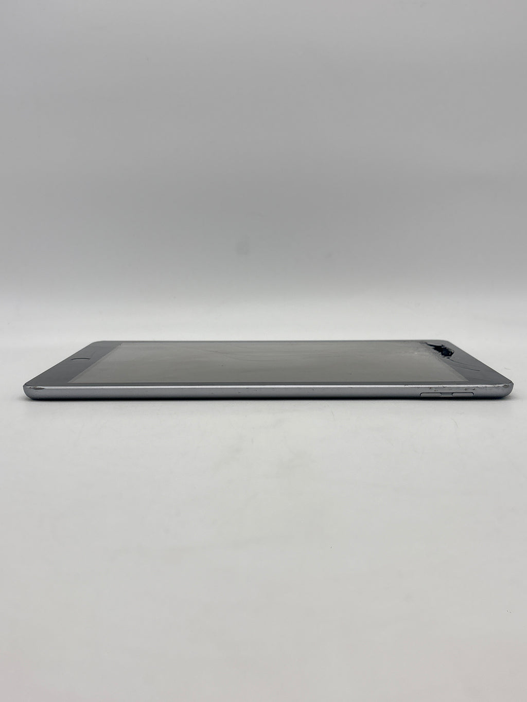 Apple iPad 6th Gen A1893 32GB Space Gray Wi-Fi - Cracked Screen