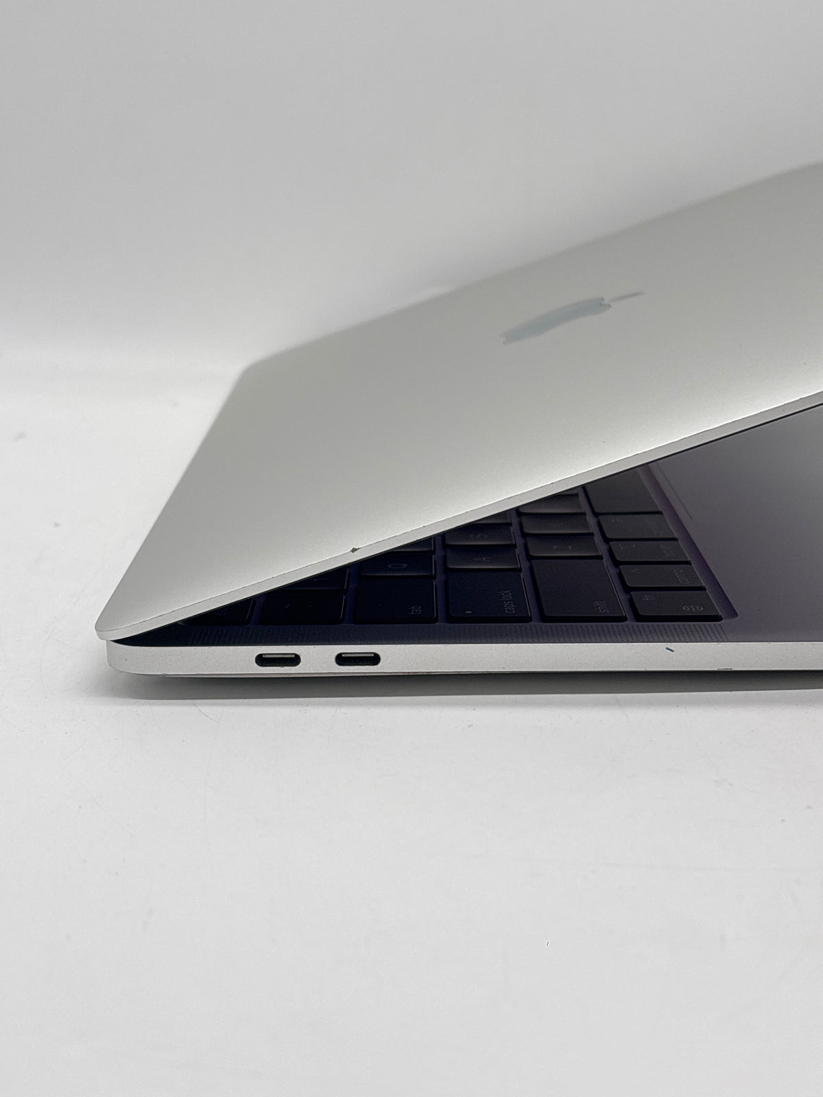 Apple MacBook Pro 13" A2338 M2 8GB RAM 512GB SSD - Screen Flicker