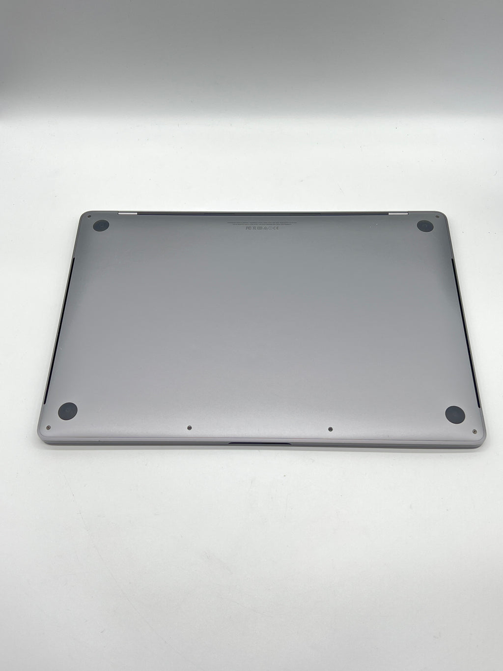 Apple MacBook Pro 15" A1707 2016 Intel i7 2.6GHz 16GB 256GB Space Gray Used