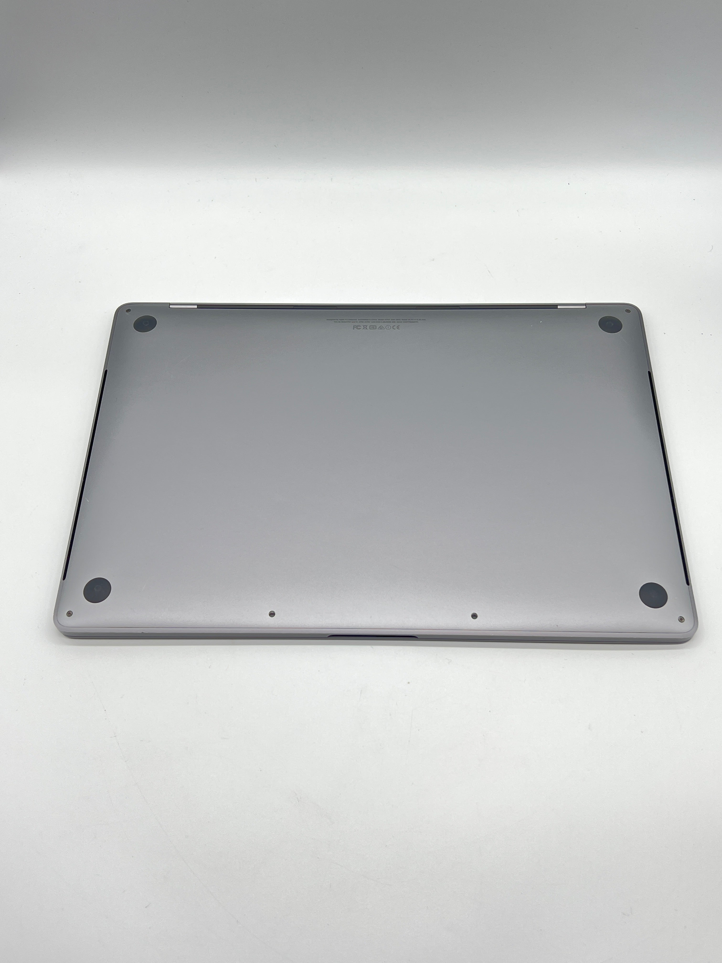 Apple MacBook Pro 15" A1707 2016 Intel i7 2.6GHz 16GB 256GB Space Gray Used