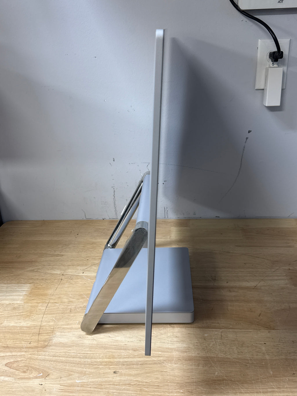 Microsoft Surface Studio 28 in i7 16GB RAM 1TB Hybrid Drive GTX 965M - For Parts (Does not power on)