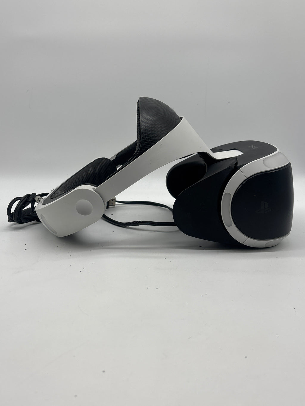 Sony CUh-ZVR2 PlayStation 4 (PS4) VR Headset + Camera W/ 2 Controllers)