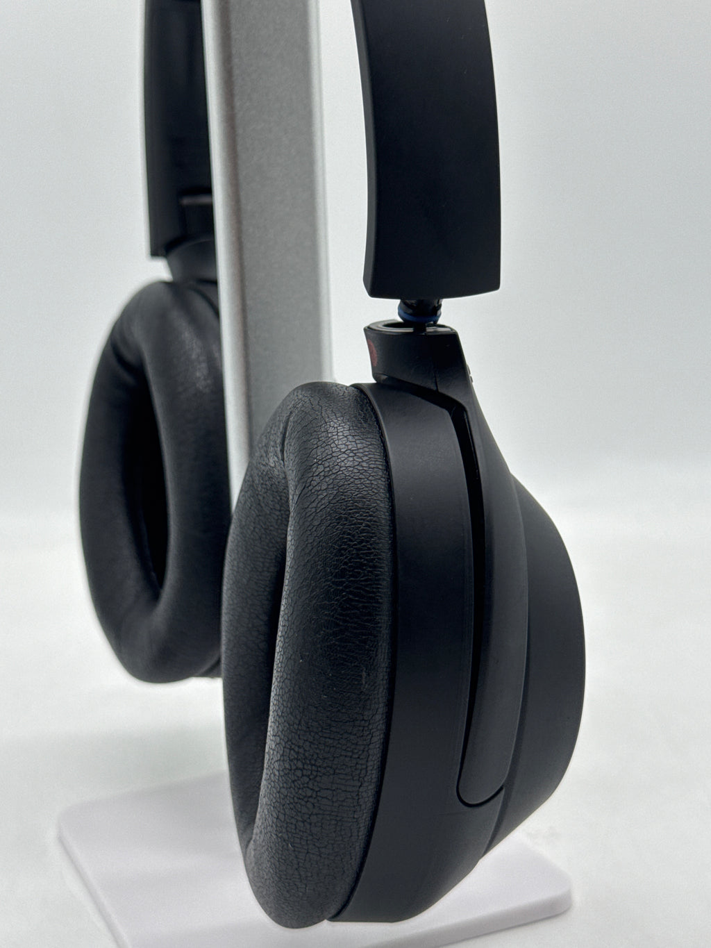 Sony WH-1000XM4 Wireless Noise Canceling Headphones Black Read