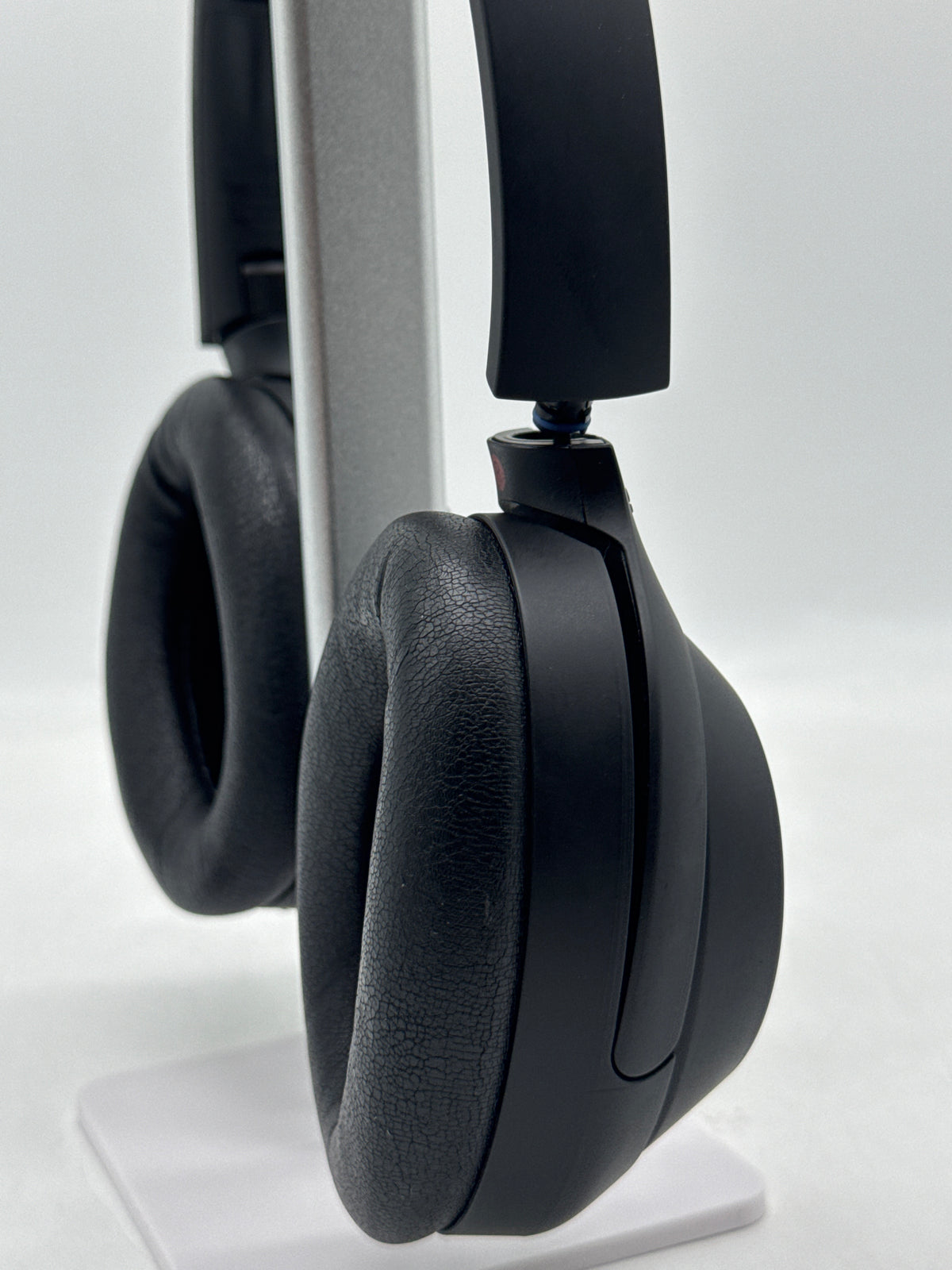 Sony WH-1000XM4 Wireless Noise Canceling Headphones Black Read