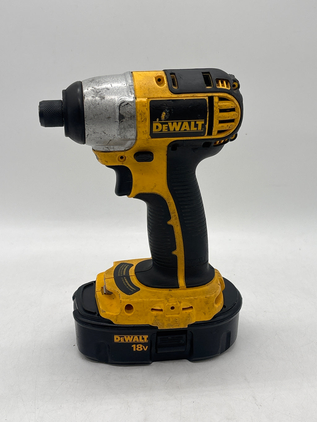 DEWALT DC825 1/4 in Cordless Impact Driver 18V Battery Included