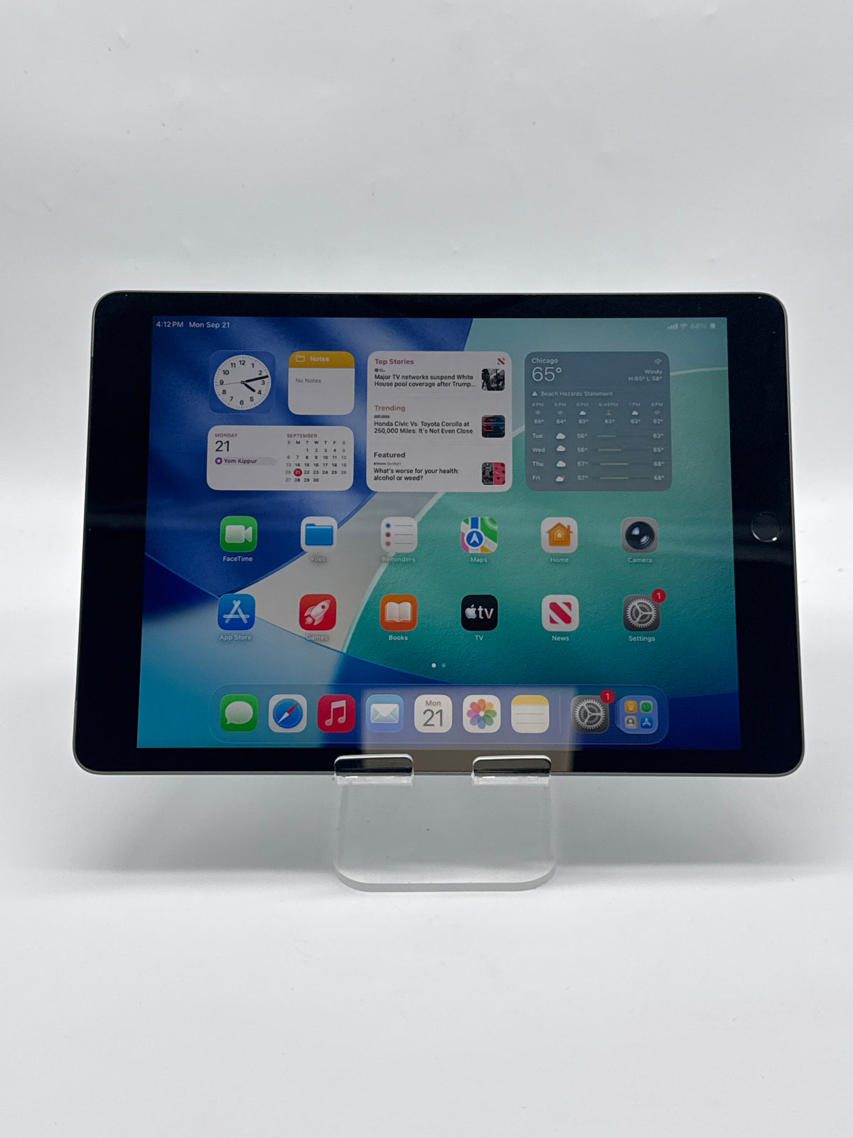 Apple iPad 9th Gen 10.2" 64GB Wi-Fi + Cellular Space Gray Unlocked - Used