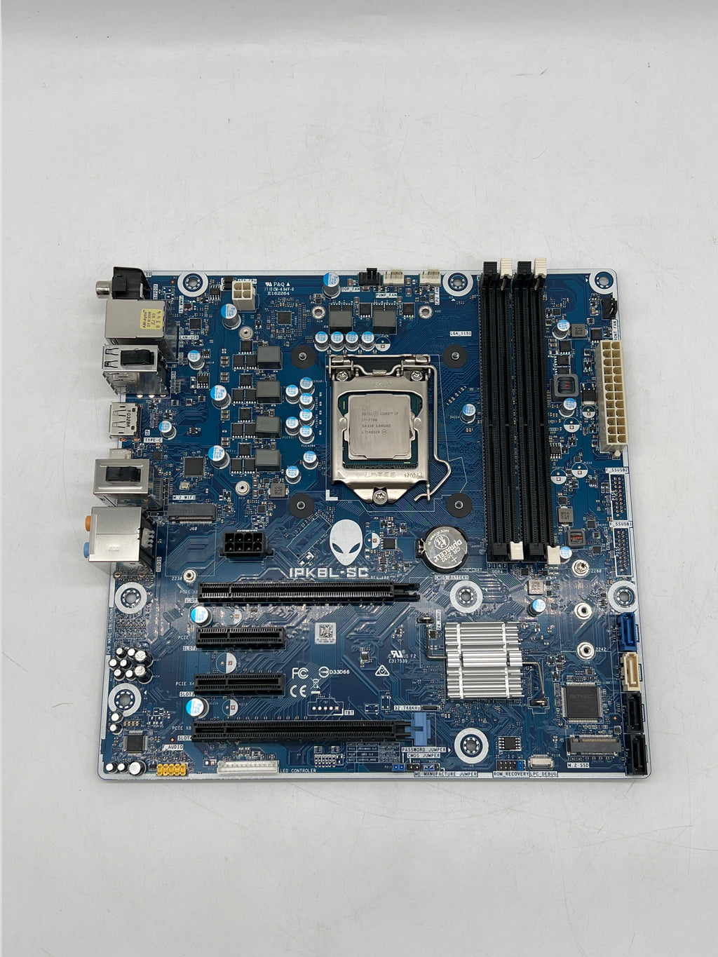 Dell Alienware Aurora R6 IPKBL-SC DDR4 LGA1151 mATX with Intel Core i7-7700 - For Parts
