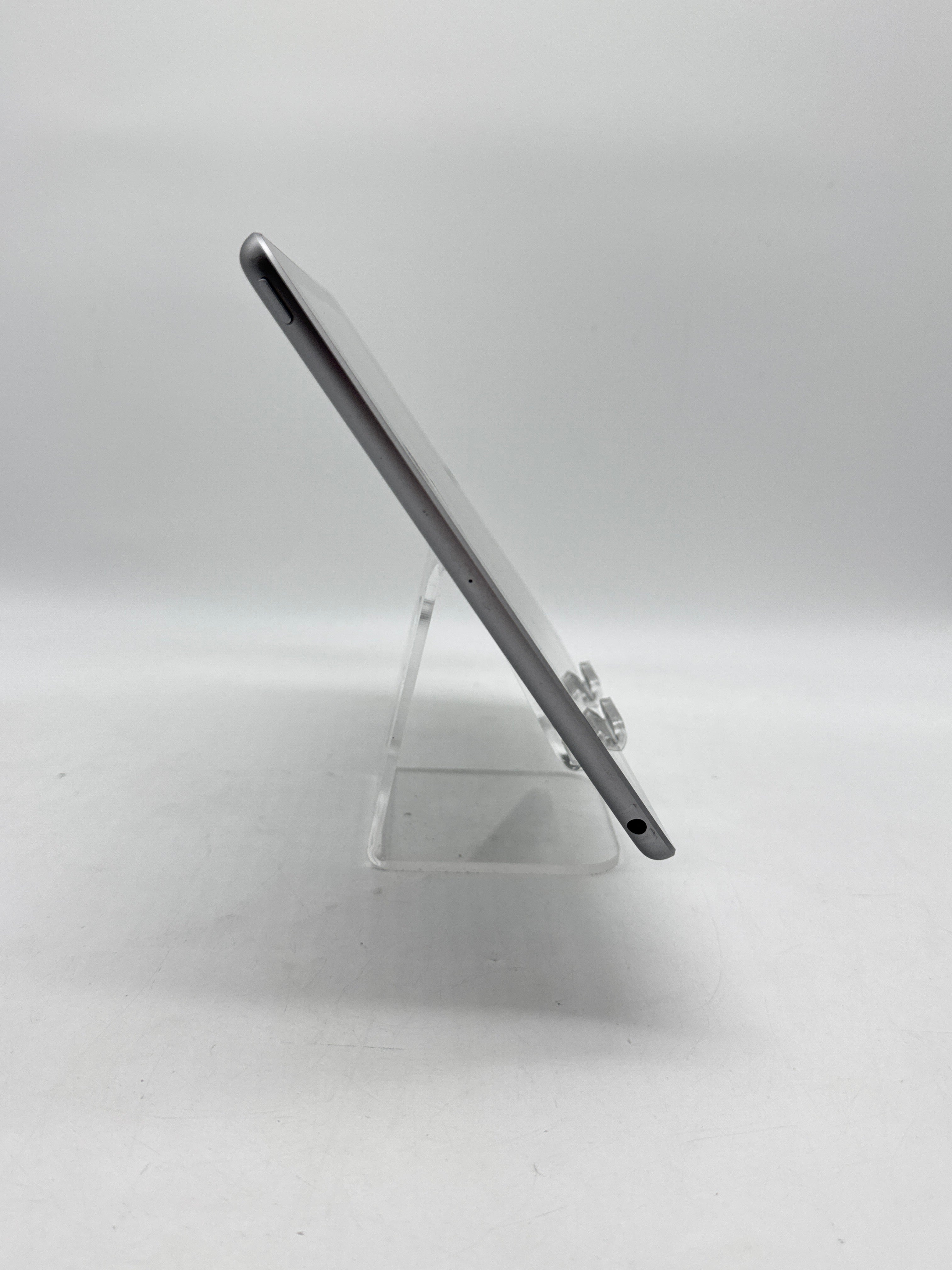 Apple iPad 6th Gen 9.7" A1893 32GB Wi-Fi - Remotely Managed