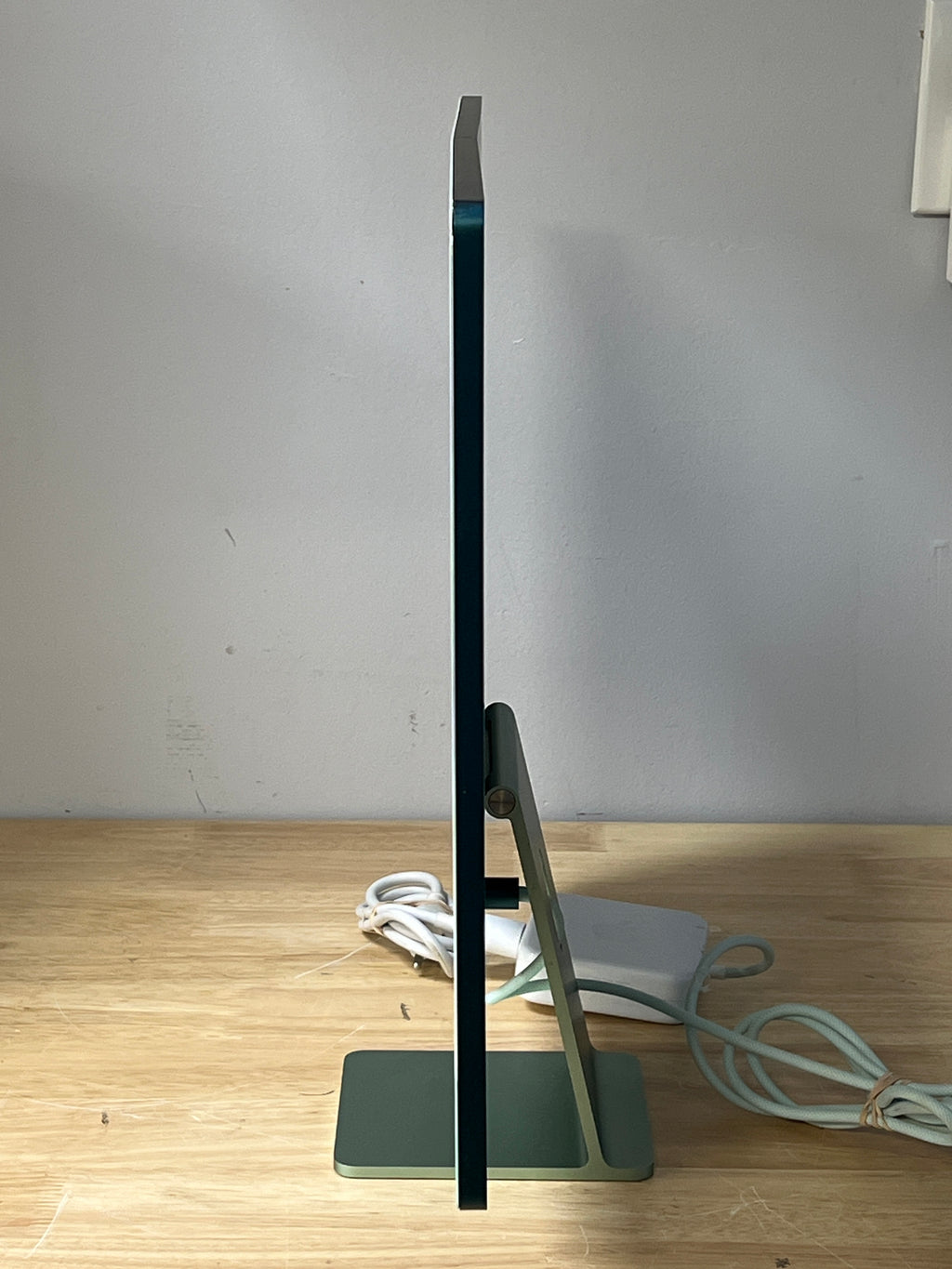 Apple iMac 24" M1 A2438 2021 - Green - For Parts (Cracked Screen)