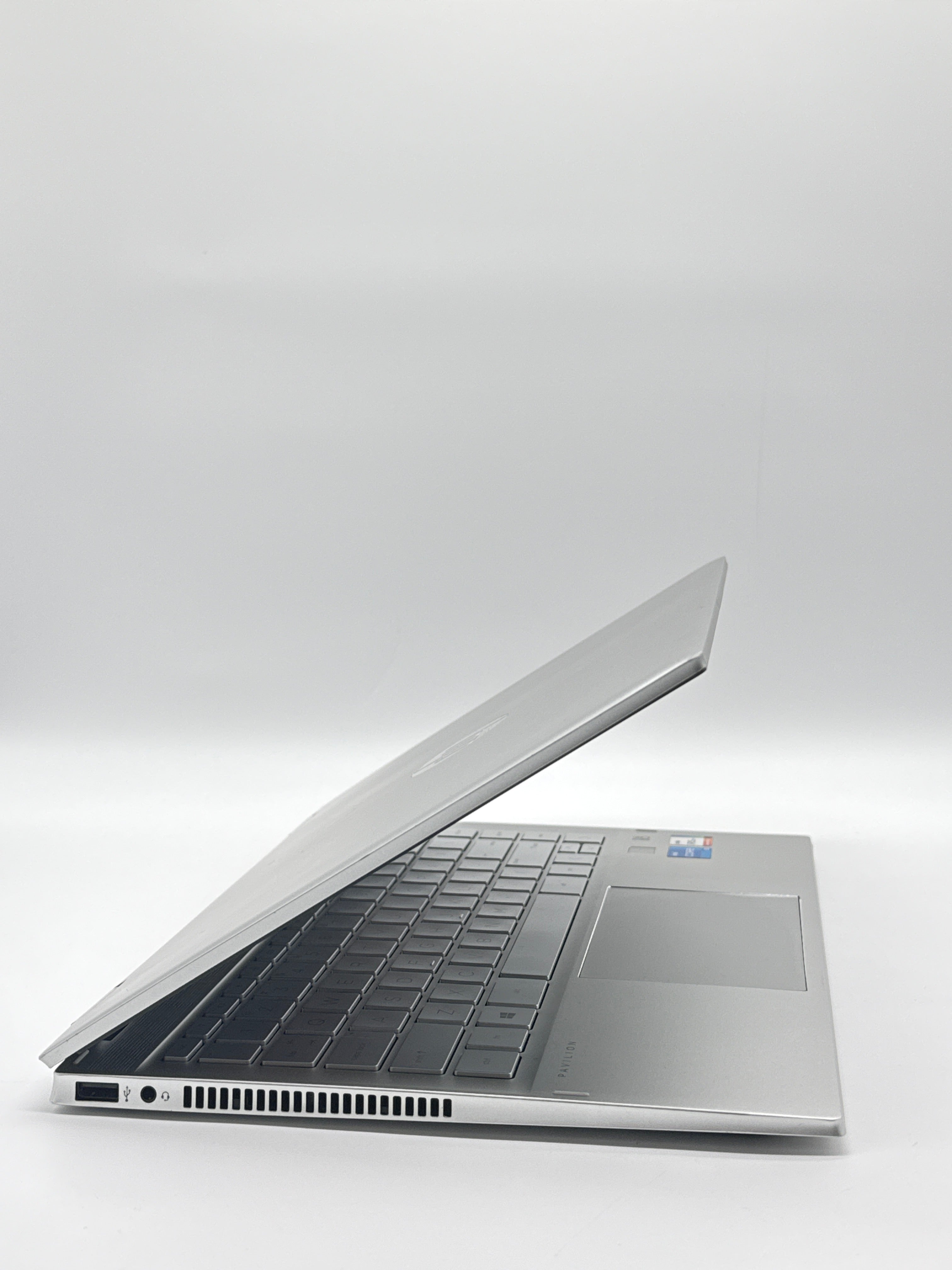 HP Pavilion x360 14-dw1010wm i5-1135G7 8GB RAM 256GB SSD